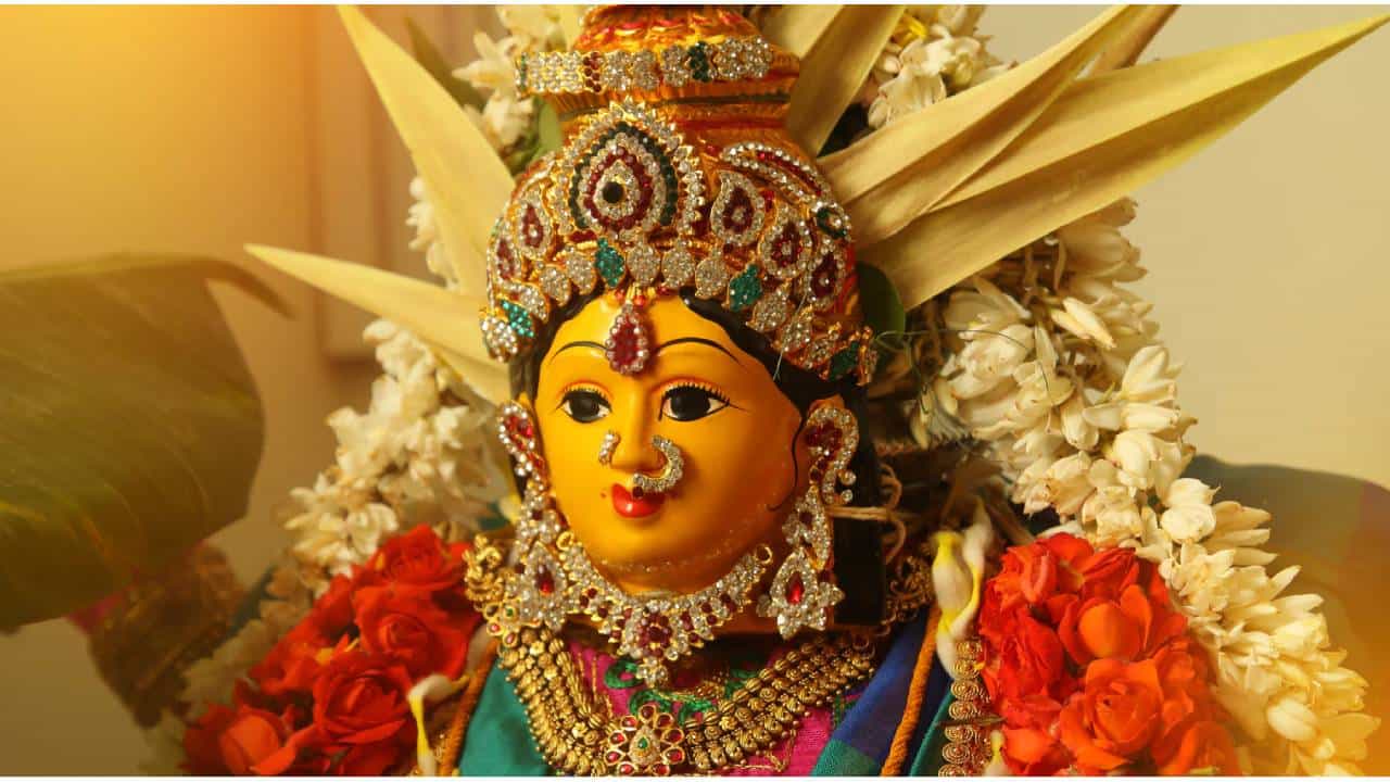 Varamahalakshmi Vrata 2025: ವರಮಹಾಲಕ್ಷ್ಮಿ ಹಬ್ಬ ಯಾವಾಗ? ಮಹತ್ವ ಮತ್ತು ಪೂಜಾ ವಿಧಿ ವಿಧಾನ ಇಲ್ಲಿದೆ