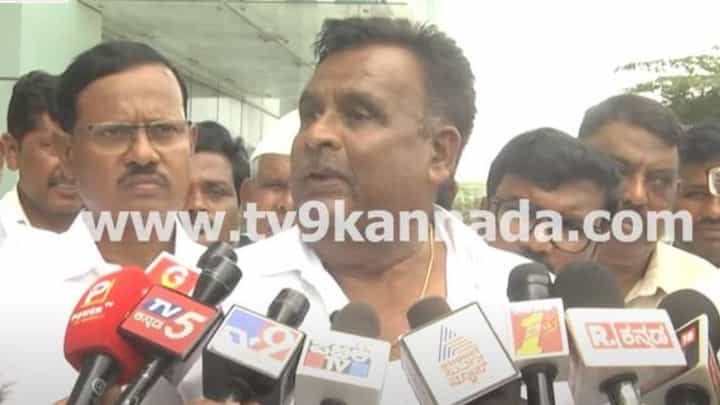 ಚುನಾವಣೆಯಲ್ಲಿ ಹೆಂಡತಿಗೆ ದ್ರೋಹ ಬಗೆದ ಕಾಶಪ್ಪನವರ್ರನ್ನು ಶಾಸಕನಾಗಿ ಒಪ್ಪಿಕೊಳ್ಳೋದು ಅನಿವಾರ್ಯ: ವೀರಣ ಅಣ್ಣಿಗೇರಿ, ಪಂಚಮಸಾಲಿ ಸಮಾಜ ಚುನಾವಣೆಯಲ್ಲಿ ಹೆಂಡತಿಗೆ ದ್ರೋಹ ಬಗೆದ ಕಾಶಪ್ಪನವರ್ರನ್ನು ಶಾಸಕನಾಗಿ ಒಪ್ಪಿಕೊಳ್ಳೋದು ಅನಿವಾರ್ಯ: ವೀರಣ ಅಣ್ಣಿಗೇರಿ, ಪಂಚಮಸಾಲಿ ಸಮಾಜ