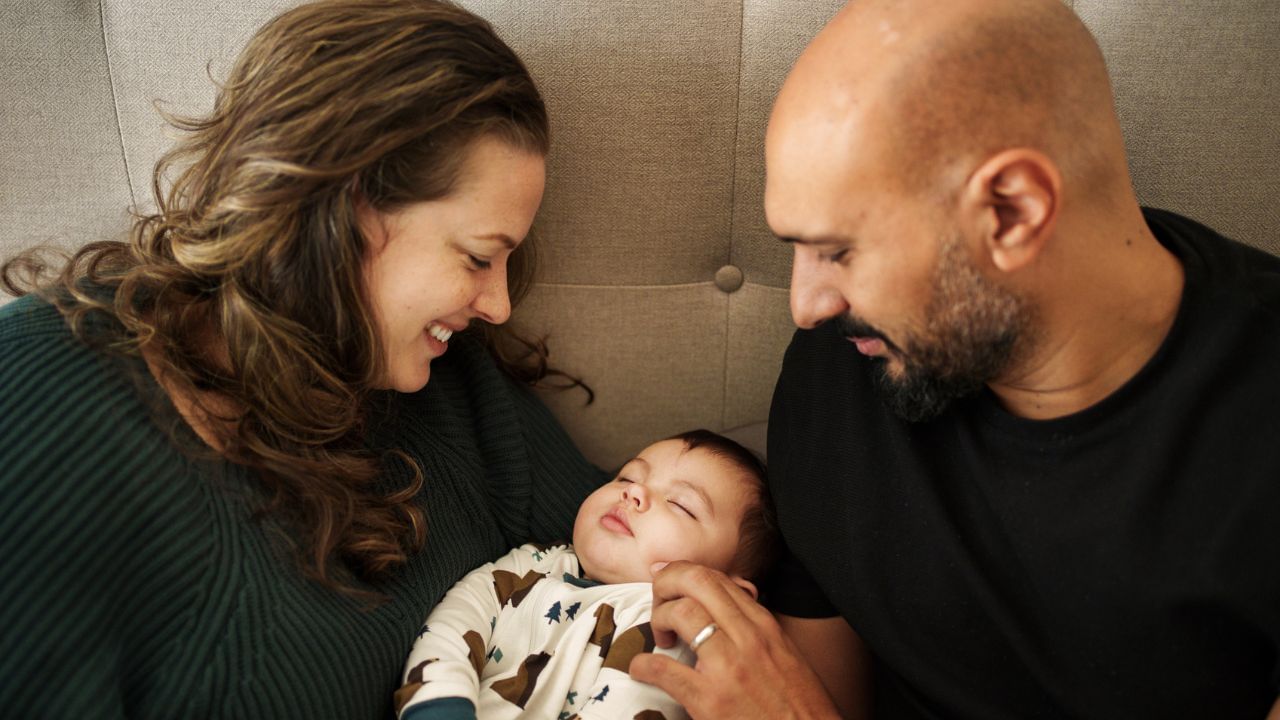 Viral: ಮನೆಯವರ ಬೆಂಬಲವಿಲ್ಲ, ಮಕ್ಕಳನ್ನು ಬೆಳೆಸುವಾಗ ಕೈಯಲ್ಲಿ ಎಷ್ಟು ದುಡ್ಡಿದ್ರೂ ಸಾಲಲ್ಲ ಎಂದ ದಂಪತಿ Viral: ಮನೆಯವರ ಬೆಂಬಲವಿಲ್ಲ, ಮಕ್ಕಳನ್ನು ಬೆಳೆಸುವಾಗ ಕೈಯಲ್ಲಿ ಎಷ್ಟು ದುಡ್ಡಿದ್ರೂ ಸಾಲಲ್ಲ ಎಂದ ದಂಪತಿ