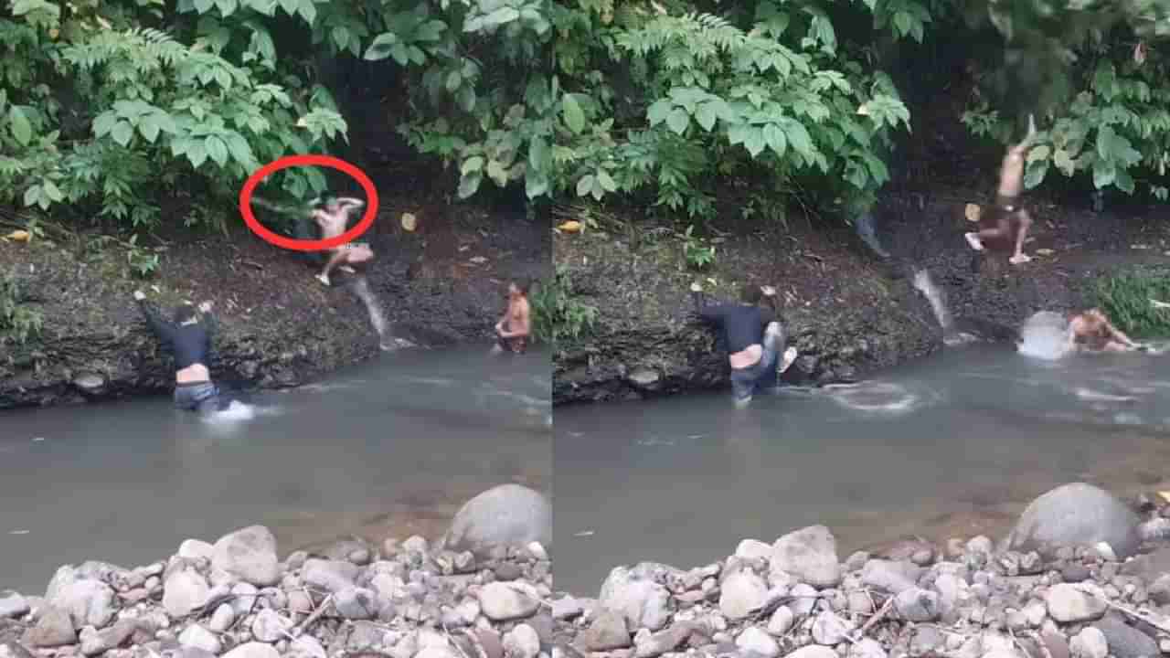 Video: ಜಸ್ಟ್ ಮಿಸ್; ಸ್ನೇಹಿತರೊಂದಿಗೆ ನೀರಿನಲ್ಲಿ ಆಡುತ್ತಿರುವಾಗ ಯುವಕನ ಮೇಲೆ ದಾಳಿ ಮಾಡಿದ ದೈತ್ಯ ಹಾವು