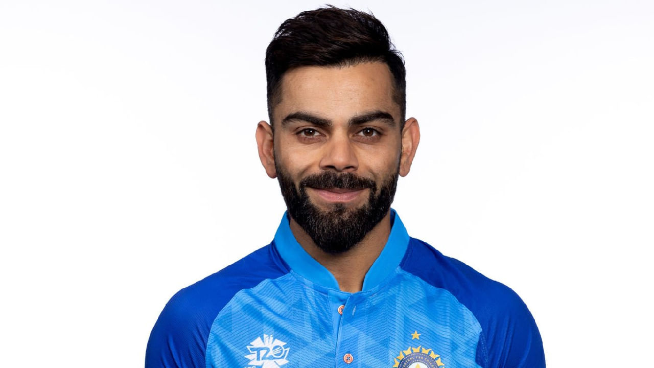 ವಿರಾಟ್ ಕೊಹ್ಲಿ ಕಳೆದ ಒಂದು ದಶಕದಲ್ಲಿ ಟಿ20 ಶ್ರೇಯಾಂಕ ಪಟ್ಟಿಯಲ್ಲಿ ಒಟ್ಟು 1202 ದಿನಗಳ ಕಾಲ ನಂಬರ್ 1 ಬ್ಯಾಟರ್ ಆಗಿ ಕಾಣಿಸಿಕೊಂಡಿದ್ದರು. ಈ ಮೂಲಕ ಟಿ20 ಕ್ರಿಕೆಟ್ ರ್ಯಾಂಕಿಂಗ್ ಪಟ್ಟಿಯಲ್ಲಿ ಅತೀ ಹೆಚ್ಚು ದಿನಗಳ ಕಾಲ ಅಗ್ರಸ್ಥಾನ ಅಲಂಕರಿಸಿದ ದಾಖಲೆಯನ್ನು ಕಿಂಗ್ ಕೊಹ್ಲಿ ತಮ್ಮದಾಗಿಸಿಕೊಂಡಿದ್ದಾರೆ.