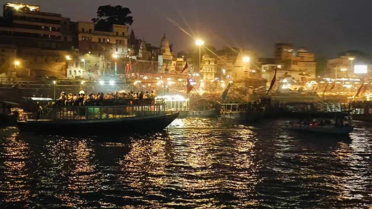 Ganga Jal: ಕಾಶಿಯಿಂದ ಗಂಗಾಜಲವನ್ನು ಮನೆಗೆ ತರಬಾರದು ಎಂದು ಹೇಳುವುದೇಕೆ? ಇದಕ್ಕೆ ಕಾರಣವೇನು? Ganga Jal: ಕಾಶಿಯಿಂದ ಗಂಗಾಜಲವನ್ನು ಮನೆಗೆ ತರಬಾರದು ಎಂದು ಹೇಳುವುದೇಕೆ? ಇದಕ್ಕೆ ಕಾರಣವೇನು?