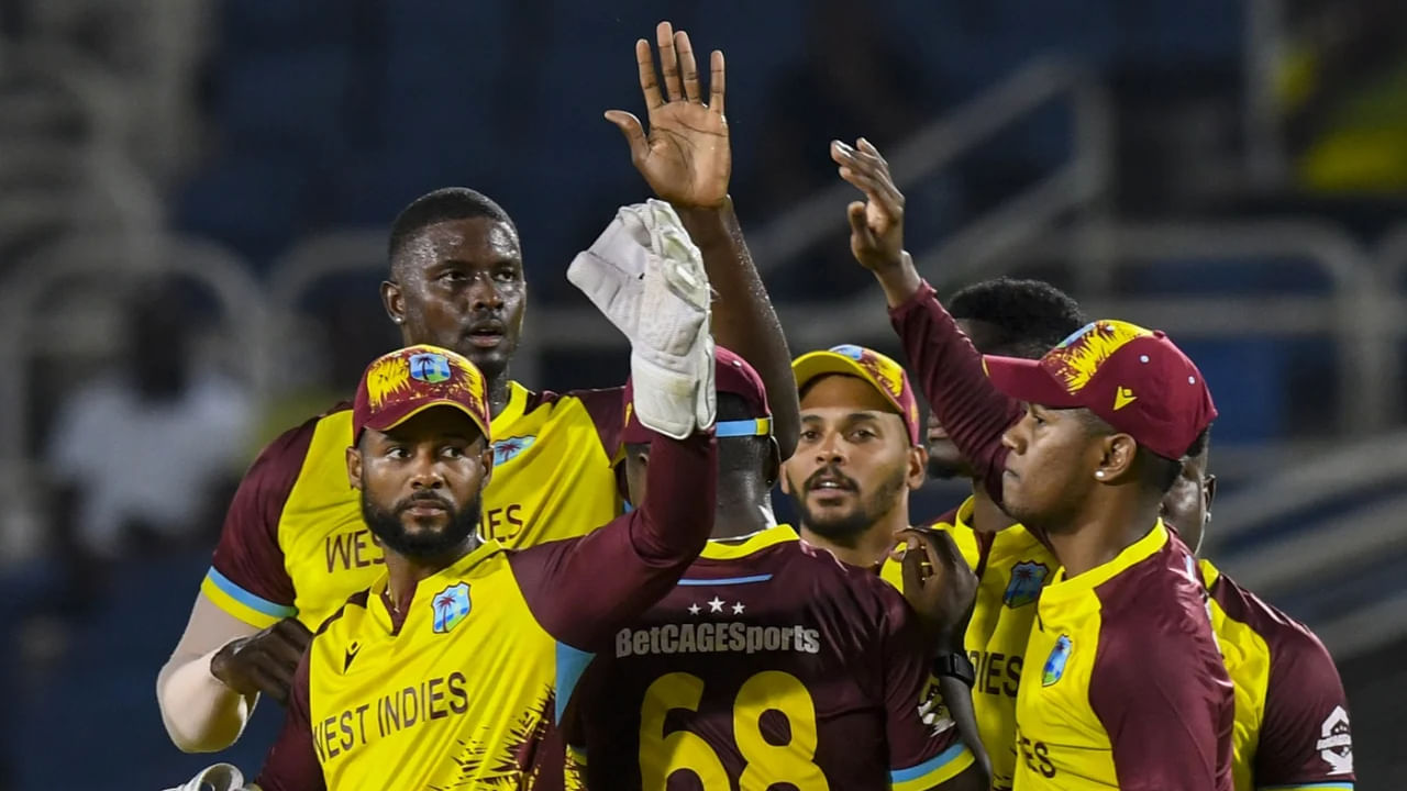 ಅತ್ತ ಇದೇ ಮೊದಲ ಬಾರಿಗೆ ವೆಸ್ಟ್ ಇಂಡೀಸ್ ತಂಡವು 5-0 ಅಂತರದಿಂದ ಟಿ20 ಸರಣಿ ಸೋತಿದೆ. ಕಳೆದ 20 ವರ್ಷಗಳಲ್ಲಿ 7 ಬಾರಿ ವೆಸ್ಟ್ ಇಂಡೀಸ್ 5 ಪಂದ್ಯಗಳ ಟಿ20 ಸರಣಿ ಆಡಿದೆ. ಈ ವೇಳೆ ಒಮ್ಮೆಯೂ ಐದು ಮ್ಯಾಚ್ಗಳಲ್ಲೂ ಪರಾಜಯಗೊಂಡಿರಲಿಲ್ಲ. ಆದರೆ ಈ ಬಾರಿ ಆಸ್ಟ್ರೇಲಿಯಾ ವಿರುದ್ಧ ಒಂದೇ ಒಂದು ಪಂದ್ಯ ಗೆಲ್ಲಲು ಆತಿಥೇಯರಿಗೆ ಸಾಧ್ಯವಾಗಿಲ್ಲ ಎಂಬುದೇ ಅಚ್ಚರಿ.