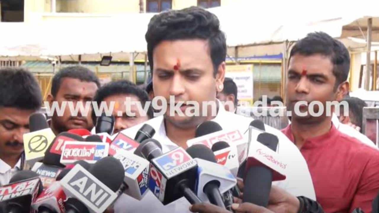 ಬಿಜೆಪಿ ಮತ್ತು ಕಾಂಗ್ರೆಸ್ ಪಕ್ಷಗಳ ಆಂತರಿಕ ವಿಷಯಗಳನ್ನು ಮಾತಾಡಲ್ಲ ಎಂದ ಸಂಸದ ಯದುವೀರ್ ಒಡೆಯರ್ ಬಿಜೆಪಿ ಮತ್ತು ಕಾಂಗ್ರೆಸ್ ಪಕ್ಷಗಳ ಆಂತರಿಕ ವಿಷಯಗಳನ್ನು ಮಾತಾಡಲ್ಲ ಎಂದ ಸಂಸದ ಯದುವೀರ್ ಒಡೆಯರ್