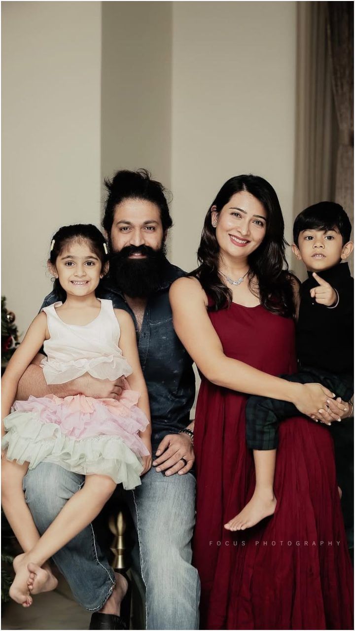 ಎರಡನೇ ಪಾರ್ಟ್​ನಲ್ಲಿ ಯಶ್ ಅವರು ಸಿನಿಮಾ ಉದ್ದಕ್ಕೂ ಕಾಣಿಸಿಕೊಳ್ಳಲಿದ್ದಾರೆ. ಎರಡನೇ ಭಾಗದ ಕಥೆಯಲ್ಲಿ ರಾವಣನ ಪಾತ್ರ ಮುಖ್ಯವಾಗುತ್ತದೆ
