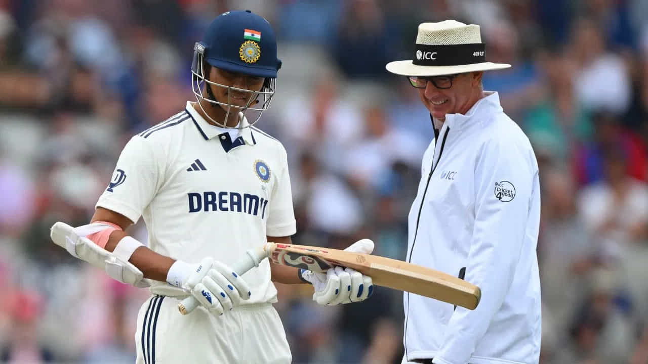 IND vs ENG: ಯಶಸ್ವಿ ಜೈಸ್ವಾಲ್ ಬ್ಯಾಟ್ ಮುರಿದ ಇಂಗ್ಲೆಂಡ್ ವೇಗಿ; ಇದರ ಬೆಲೆ ಎಷ್ಟು? IND vs ENG: ಯಶಸ್ವಿ ಜೈಸ್ವಾಲ್ ಬ್ಯಾಟ್ ಮುರಿದ ಇಂಗ್ಲೆಂಡ್ ವೇಗಿ; ಇದರ ಬೆಲೆ ಎಷ್ಟು?