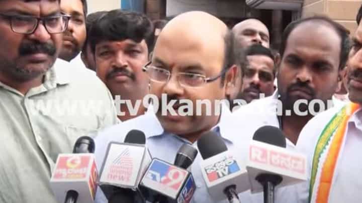 ಕೇವಲ ಅಕ್ಕಿಯಿಂದ ಮಾತ್ರ ಬಡವರ ಹೊಟ್ಟೆ ತುಂಬುತ್ತಾ? ಅವರಿಗೆ ದುಡಿಯುವುದು ತಪ್ಪಲ್ಲ: ಯತೀದ್ರ ಸಿದ್ದರಾಮಯ್ಯ ಕೇವಲ ಅಕ್ಕಿಯಿಂದ ಮಾತ್ರ ಬಡವರ ಹೊಟ್ಟೆ ತುಂಬುತ್ತಾ? ಅವರಿಗೆ ದುಡಿಯುವುದು ತಪ್ಪಲ್ಲ: ಯತೀದ್ರ ಸಿದ್ದರಾಮಯ್ಯ