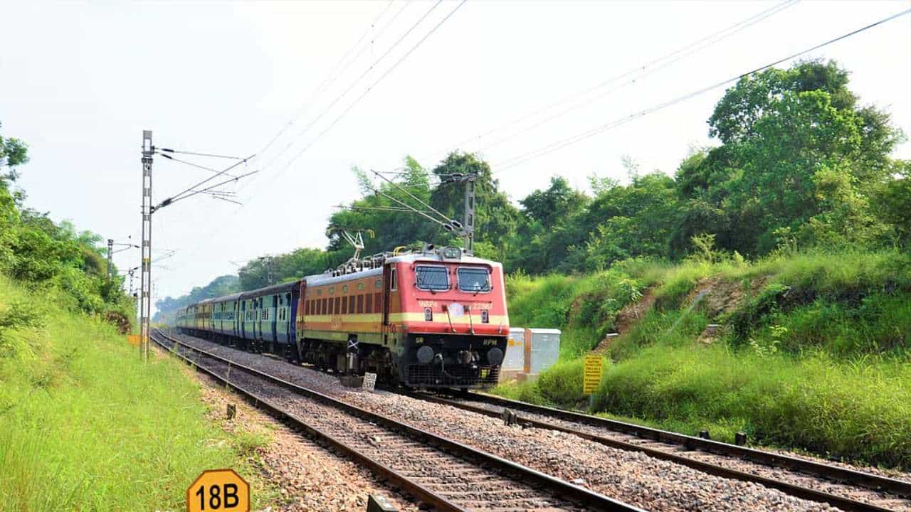 ಸ್ವಾತಂತ್ರ್ಯ ದಿನಾಚರಣೆ ಹಿನ್ನಲೆ ಯಶವಂತಪುರ-ತಾಳಗುಪ್ಪ ಮಧ್ಯೆ ವಿಶೇಷ ಎಕ್ಸ್ ಪ್ರೆಸ್ ರೈಲು ಸಂಚಾರ ಸ್ವಾತಂತ್ರ್ಯ ದಿನಾಚರಣೆ ಹಿನ್ನಲೆ ಯಶವಂತಪುರ-ತಾಳಗುಪ್ಪ ಮಧ್ಯೆ ವಿಶೇಷ ಎಕ್ಸ್ ಪ್ರೆಸ್ ರೈಲು ಸಂಚಾರ