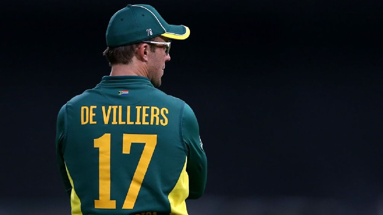 ಅಂದರೆ ಎಬಿ ಡಿವಿಲಿಯರ್ಸ್ ಮಾತ್ರ ಈ ಬಾರಿ 400+ ರನ್​ಗಳಿಸಿದ್ದಾರೆ. 6 ಇನಿಂಗ್ಸ್​ಗಳಲ್ಲಿ 3 ಶತಕ ಹಾಗೂ 1 ಅರ್ಧಶತಕದೊಂದಿಗೆ ಒಟ್ಟು 429 ರನ್​ ಕಲೆಹಾಕಿ ಹೊಸ ಇತಿಹಾಸ ಸೃಷ್ಟಿಸಿದ್ದಾರೆ. ಈ 429 ರನ್​ಗಳಲ್ಲಿ ಎಬಿಡಿ ಬ್ಯಾಟ್​ನಿಂದ ಸಿಡಿದಿರುವುದು ಬರೋಬ್ಬರಿ 47 ಫೋರ್ ಹಾಗೂ 25 ಸಿಕ್ಸ್​ಗಳು. ಅಂದರೆ ಸಿಕ್ಸ್ - ಫೋರ್​ಗಳ ಮೂಲಕವೇ ಸಿಡಿಲಬ್ಬರದ ಸಿಡಿಲಮರಿ ಎಬಿಡಿ ಈ ಬಾರಿ ಕಲೆಹಾಕಿದ್ದು ಬರೋಬ್ಬರಿ 338 ರನ್​ ಎಂದರೆ ನಂಬಲೇಬೇಕು.