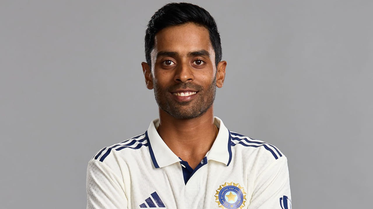 ಪೂರ್ವ ವಲಯ ತಂಡ: ಅಭಿಮನ್ಯು ಈಶ್ವರನ್ (ನಾಯಕ), ಸಂದೀಪ್ ಪಟ್ನಾಯಕ್, ವಿರಾಟ್ ಸಿಂಗ್, ಡೆನಿಶ್ ದಾಸ್, ಶ್ರೀದಂ ಪಾಲ್, ಶರಣದೀಪ್ ಸಿಂಗ್, ಕುಮಾರ್ ಕುಶಾಗ್ರಾ, ರಿಯಾನ್ ಪರಾಗ್, ಉತ್ಕರ್ಷ್ ಸಿಂಗ್, ಮನೀಷಿ, ಸೂರಜ್ ಸಿಂಧು ಜೈಸ್ವಾಲ್, ಮುಖೇಶ್ ಕುಮಾರ್, ಆಕಾಶ್ ದೀಪ್, ಮೊಹಮ್ಮದ್ ಶಮಿ, ಆಶೀರ್ವಾದ್ ಆಶೀರ್ವಾದ್ ಸ್ವೈನ್.