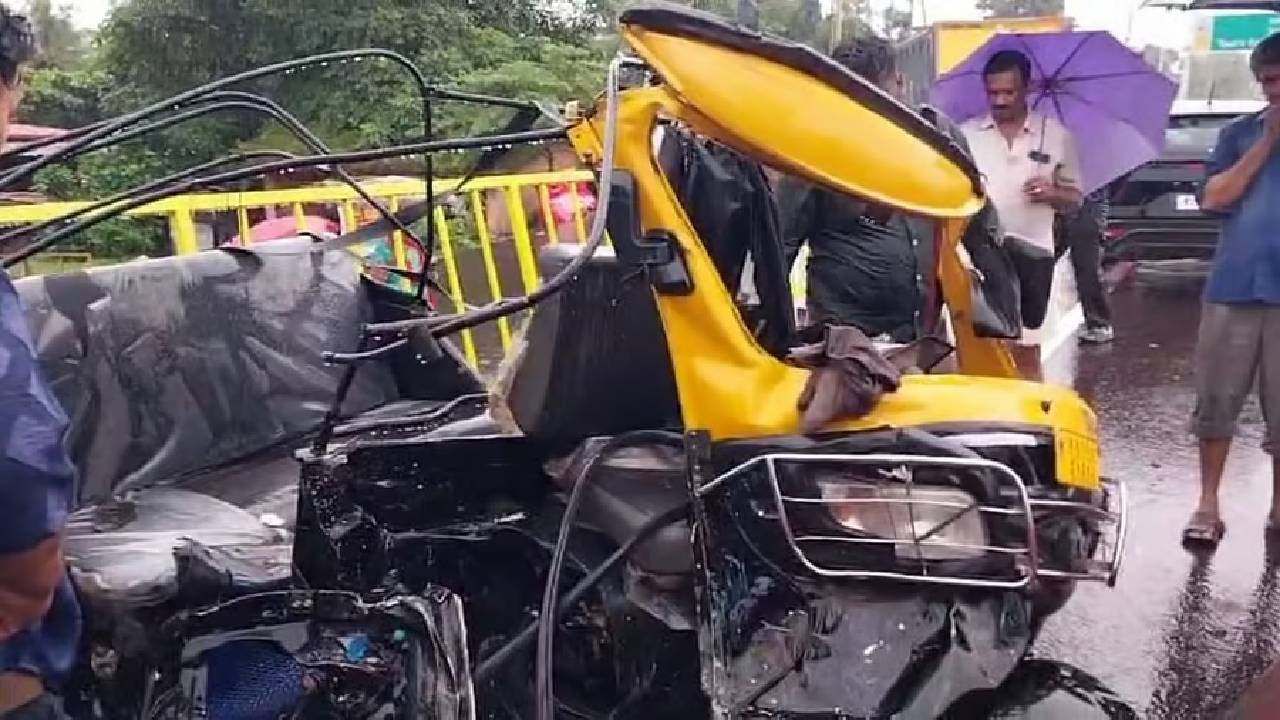 ಕೇರಳ-ಕರ್ನಾಟಕದ ಗಡಿಯಲ್ಲಿ ಘೋರ ದುರಂತ: ಕೆಎಸ್ಆರ್ಟಿಸಿ ಬಸ್ ಡಿಕ್ಕಿ, ಆರು ಜನ ಸಾವು ಕೇರಳ-ಕರ್ನಾಟಕದ ಗಡಿಯಲ್ಲಿ ಘೋರ ದುರಂತ: ಕೆಎಸ್ಆರ್ಟಿಸಿ ಬಸ್ ಡಿಕ್ಕಿ, ಆರು ಜನ ಸಾವು