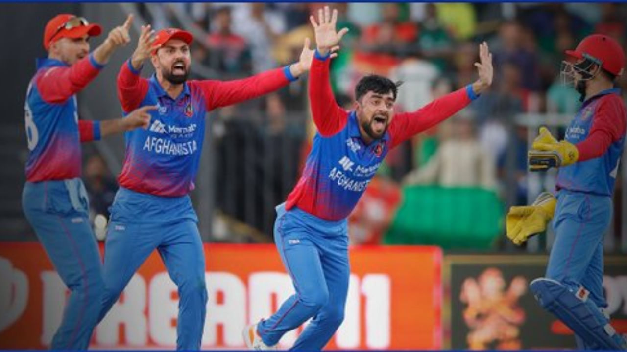 ಅಫ್ಘಾನಿಸ್ತಾನ ತಂಡ: ರಶೀದ್ ಖಾನ್ (ನಾಯಕ), ರಹಮಾನುಲ್ಲಾ ಗುರ್ಬಾಜ್, ಇಬ್ರಾಹಿಂ ಜದ್ರಾನ್, ದರ್ವಿಶ್ ರಸೂಲಿ, ಸೇದಿಕುಲ್ಲಾ ಅಟಲ್, ಅಜ್ಮತುಲ್ಲಾ ಉಮರ್ಜಾಯ್, ಕರೀಂ ಜನತ್, ಮೊಹಮ್ಮದ್ ನಬಿ, ಗುಲ್ಬದಿನ್ ನೈಬ್, ಶರಫುದ್ದೀನ್ ಅಲ್ಲಾ ಅಶ್ರಫ್, ಮುಹಮ್ಮದೀನ್ ಅಲ್ಲಾ ಅಶ್ರಫ್, ಗಜನ್ಫರ್, ನೂರ್ ಅಹ್ಮದ್, ಫರೀದ್ ಮಲಿಕ್, ನವೀನ್-ಉಲ್-ಹಕ್ ಮತ್ತು ಫಜಲ್ಹಕ್ ಫಾರೂಕಿ. ಮೀಸಲು ಆಟಗಾರರು: ವಫಿವುಲ್ಲಾ ತಾರಖಿಲ್, ನಂಗ್ಯಾಲ್ ಖರೋಟೆ, ಅಬ್ದುಲ್ಲಾ ಅಹ್ಮದ್ಝೈ.