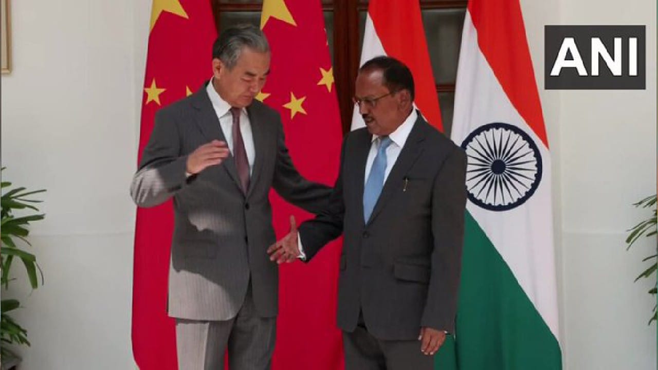 ಗಡಿಗಳು ಈಗ ಶಾಂತವಾಗಿವೆ; ಚೀನಾದ ವಿದೇಶಾಂಗ ಸಚಿವ ವಾಂಗ್ ಯಿ ಜೊತೆ ಅಜಿತ್ ದೋವಲ್ ಸಭೆ ಗಡಿಗಳು ಈಗ ಶಾಂತವಾಗಿವೆ; ಚೀನಾದ ವಿದೇಶಾಂಗ ಸಚಿವ ವಾಂಗ್ ಯಿ ಜೊತೆ ಅಜಿತ್ ದೋವಲ್ ಸಭೆ