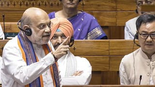 ತಿದ್ದುಪಡಿ ಮಸೂದೆಯ ಪೇಪರ್ ಹರಿದು ಅಮಿತ್ ಶಾ ಮೇಲೆಸೆದ ವಿರೋಧ ಪಕ್ಷಗಳ ಸಂಸದರು