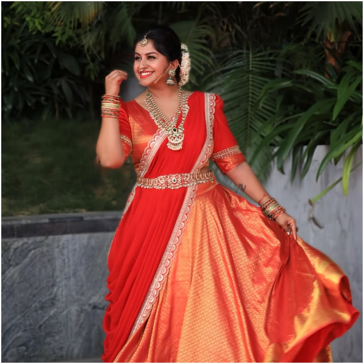 ಆ್ಯಂಕರ್ ಅನುಶ್ರೀ ಅವರು ತಮ್ಮ ಬಹುಕಾಲದ ಗೆಳೆಯ ರೋಷನ್ ಜೊತೆ ಇಂದು (ಆಗಸ್ಟ್ 28) ವಿವಾಹ ಆಗುತ್ತಿದ್ದಾರೆ. ಇನ್ನು ಕೆಲವೇ ಸಮಯದಲ್ಲಿ ಈ ಮದುವೆ ಅದ್ದೂರಿಯಾಗಿ ನೆರವೇರಲಿದೆ. ಇವರ ಮದುವೆ ನೋಡಲು ಫ್ಯಾನ್ಸ್ ಕೂಡ ಆಗಮಿಸಿದ್ದರು.