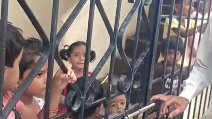 ಮಕ್ಕಳನ್ನು ಅಂಗನವಾಡಿಯಲ್ಲಿ ಲಾಕ್ ಮಾಡಿ ಜಮೀನು ಕೆಲಸಕ್ಕೆ ಹೋದ ಸಹಾಯಕಿ ಮಕ್ಕಳನ್ನು ಅಂಗನವಾಡಿಯಲ್ಲಿ ಲಾಕ್ ಮಾಡಿ ಜಮೀನು ಕೆಲಸಕ್ಕೆ ಹೋದ ಸಹಾಯಕಿ