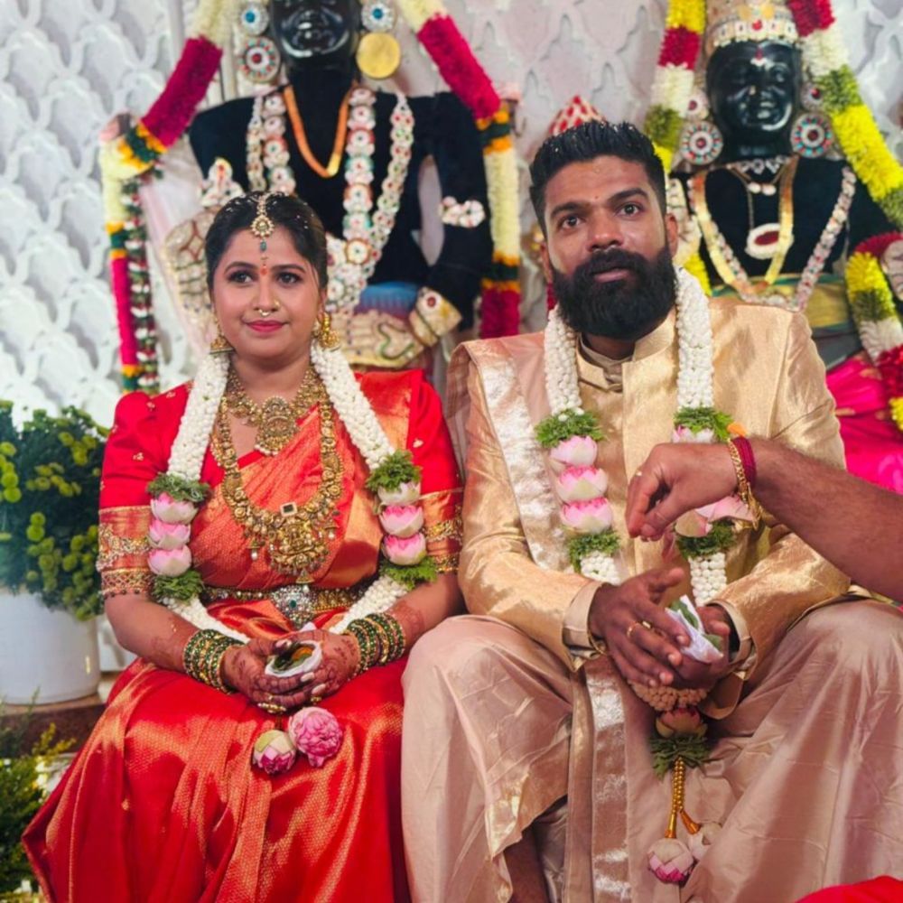 ಅನುಶ್ರೀ ಅವರು ತಮ್ಮ ಬಹು ವರ್ಷದ ಗೆಳೆಯ ರೋಷನ್ ಅವರೊಟ್ಟಿಗೆ ಮದುವೆ ಆಗಿದ್ದಾರೆ. ವಿವಾಹ ಸಮಾರಂಭ ಬೆಂಗಳೂರಿನ ಹೊರವಲಯದಲ್ಲಿ ನಡೆದಿದೆ.