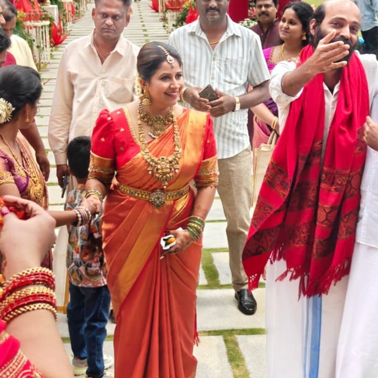 ನಟಿ ಮತ್ತು ಕನ್ನಡದ ಬಲು ಜನಪ್ರಿಯ ಕಾರ್ಯಕ್ರಮ ನಿರೂಪಕಿ ಅನುಶ್ರೀ ಇಂದು (ಆಗಸ್ಟ್ 28) ವಿವಾಹವಾಗಿದ್ದಾರೆ.