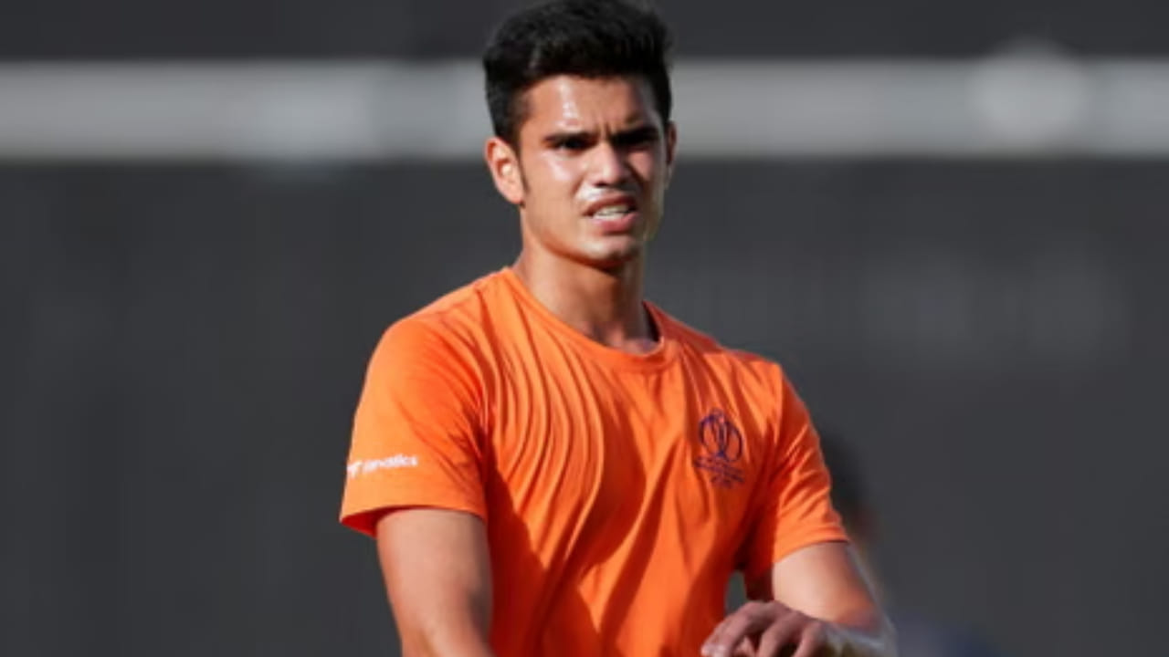 2021 ರಲ್ಲಿ, ಮುಂಬೈ ಇಂಡಿಯನ್ಸ್ ತಂಡವು ಅರ್ಜುನ್ ಅವರನ್ನು ಅವರ ಮೂಲ ಬೆಲೆ 20 ಲಕ್ಷ ರೂ.ಗೆ ಖರೀದಿಸಿ ತಮ್ಮ ತಂಡದಲ್ಲಿ ಸೇರಿಸಿಕೊಂಡಿತು. ಇದರ ನಂತರ, 2022 ರಲ್ಲಿ, ಮುಂಬೈ ಇಂಡಿಯನ್ಸ್ ಅವರನ್ನು ಮತ್ತೆ 30 ಲಕ್ಷ ರೂ.ಗೆ ಖರೀದಿಸಿತು. ಕಳೆದ 5 ವರ್ಷಗಳಲ್ಲಿ ಅವರು ಐಪಿಎಲ್‌ನಿಂದ ಸುಮಾರು 1.40 ಕೋಟಿ ರೂ. ಸಂಪಾಧಿಸಿದ್ದಾರೆ. 