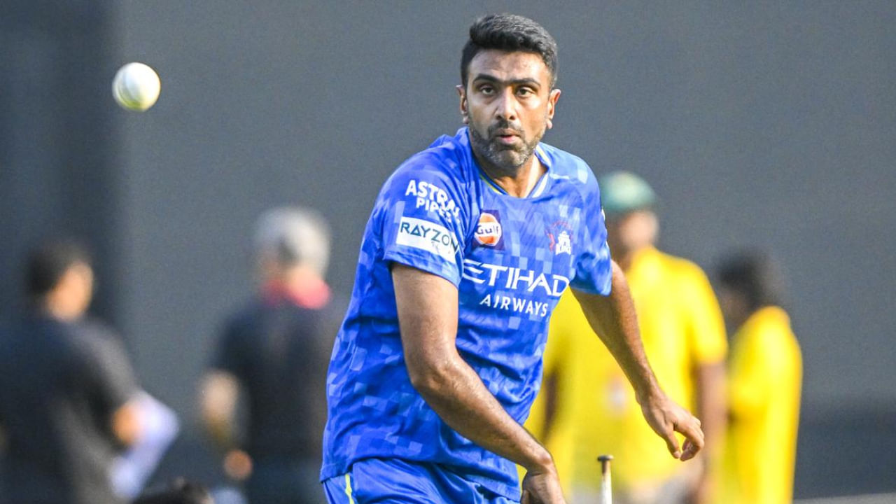 ಆದರೆ ನಿವೃತ್ತಿ ಘೋಷಿಸುವಾಗಲೇ ವಿಶ್ವದಾದ್ಯಂತ ನಡೆಯುತ್ತಿರುವ ಟಿ20 ಲೀಗ್​ಗಳಲ್ಲಿ ಆಡುವುದನ್ನು ಮುಂದುವರೆಸುವುದಾಗಿ ಹೇಳಿದ್ದ ಅಶ್ವಿನ್, ತಮ್ಮ ಹೇಳಿಕೆಯಂತೆಯೇ ಯುನೈಟೆಡ್ ಅರಬ್ ಎಮಿರೇಟ್ಸ್​ನಲ್ಲಿ ನಡೆಯಲ್ಲಿರುವ ಐಎಲ್‌ಟಿ 20 ಲೀಗ್​ನತ್ತ ಮುಖ ಮಾಡಿದ್ದಾರೆ ಎಂದು ವರದಿಯಾಗಿದೆ.
