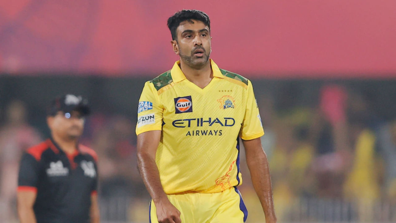 ಕಳೆದ ವರ್ಷದ ಅಂತ್ಯದಲ್ಲಿ ಅಂದರೆ ಡಿಸೆಂಬರ್ ತಿಂಗಳಿನಲ್ಲಿ ಅಂತರರಾಷ್ಟ್ರೀಯ ಕ್ರಿಕೆಟ್​ಗೆ ವಿದಾಯ ಹೇಳಿದ್ದ ಟೀಂ ಇಂಡಿಯಾದ ಅನುಭವಿ ಸ್ಪಿನ್ನರ್ ರವಿಚಂದ್ರನ್ ಅಶ್ವಿನ್ ಇದೀಗ ಐಪಿಎಲ್​ಗೆ ಗುಡ್​ ಬೈ ಹೇಳಿದ್ದಾರೆ. ಅಚ್ಚರಿಯ ಸಂಗತಿಯೆಂದರೆ ಅಶ್ವಿನ್ ಯಾವ ತಂಡದ ಪರ ಐಪಿಎಲ್ ವೃತ್ತಿಜೀವನವನ್ನು ಆರಂಭಿಸಿದ್ದರೋ ಅದೇ ತಂಡದಿಂದಲೇ ಐಪಿಎಲ್​ಗೆ ನಿವೃತ್ತಿ ಘೋಷಿಸಿದ್ದಾರೆ.