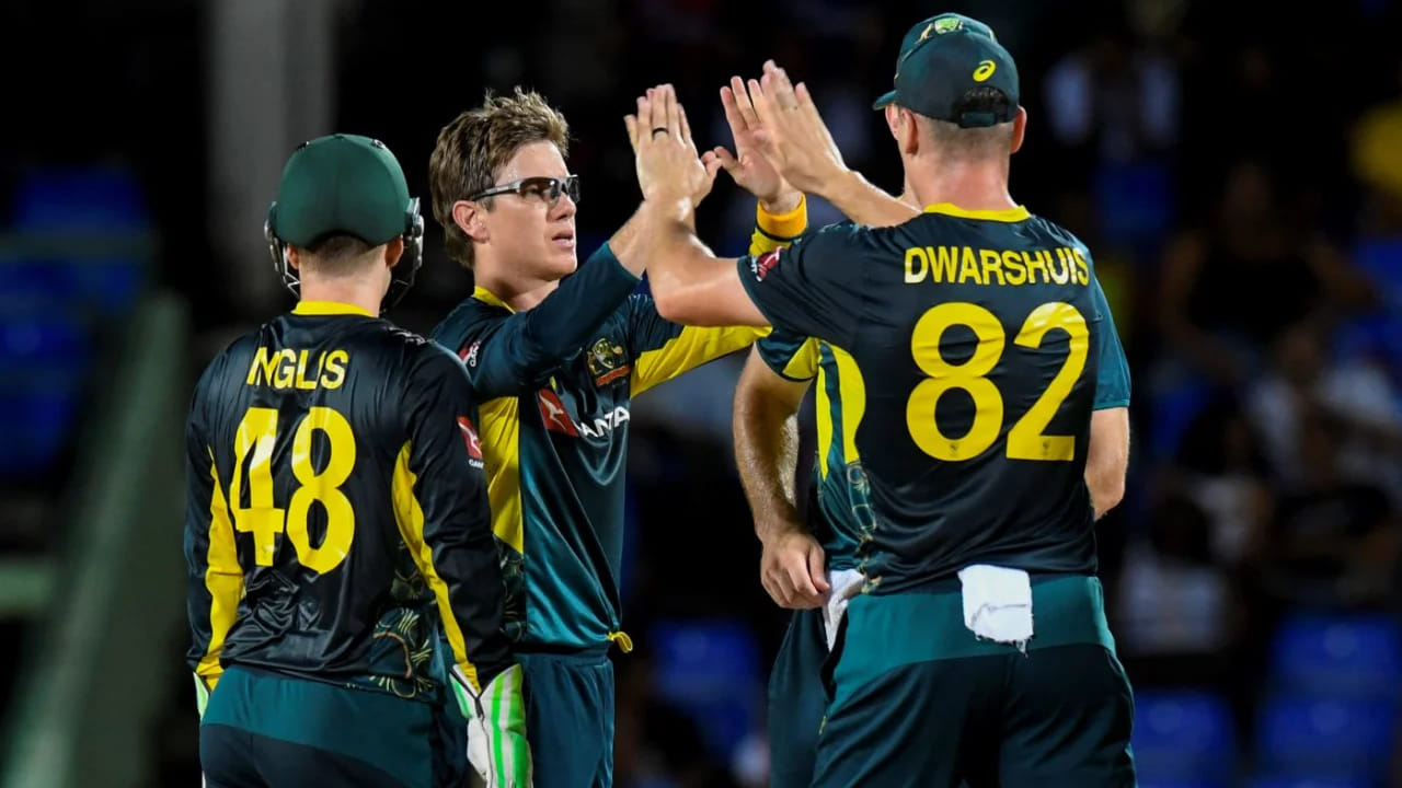 ಆದರೆ 2024ರ ಟಿ20 ವಿಶ್ವಕಪ್​ ಬಳಿಕ ಆಸ್ಟ್ರೇಲಿಯಾ ತಂಡವು ಭರ್ಜರಿ ಪ್ರದರ್ಶನ ನೀಡುತ್ತಿದ್ದು, ಈ ಮೂಲಕ ಸತತ 9 ಟಿ20 ಪಂದ್ಯಗಳನ್ನು ಗೆದ್ದುಕೊಂಡಿದೆ. ಇನ್ನು ಟಿ20 ಕ್ರಿಕೆಟ್​ನಲ್ಲಿ ಸತತವಾಗಿ ಅತ್ಯಧಿಕ ಮ್ಯಾಚ್​ಗಳನ್ನು ಗೆದ್ದ ವಿಶ್ವ ದಾಖಲೆ (ಟೆಸ್ಟ್ ಆಡುವ ದೇಶಗಳ ಪಟ್ಟಿಯಲ್ಲಿ) ಟೀಮ್ ಇಂಡಿಯಾ ಹೆಸರಿನಲ್ಲಿದೆ. ಭಾರತ ತಂಡವು ಸತತ 12 ಪಂದ್ಯಗಳಲ್ಲಿ ಗೆಲುವು ದಾಖಲಿಸಿ ಈ ವರ್ಲ್ಡ್​ ರೆಕಾರ್ಡ್ ನಿರ್ಮಿಸಿದೆ. ಇದೀಗ 9 ಗೆಲುವಿನೊಂದಿಗೆ ಆಸ್ಟ್ರೇಲಿಯಾ ಪಡೆ ಟೀಮ್ ಇಂಡಿಯಾದ ದಾಖಲೆಯತ್ತ ದಾಪುಗಾಲಿಟ್ಟಿದೆ.