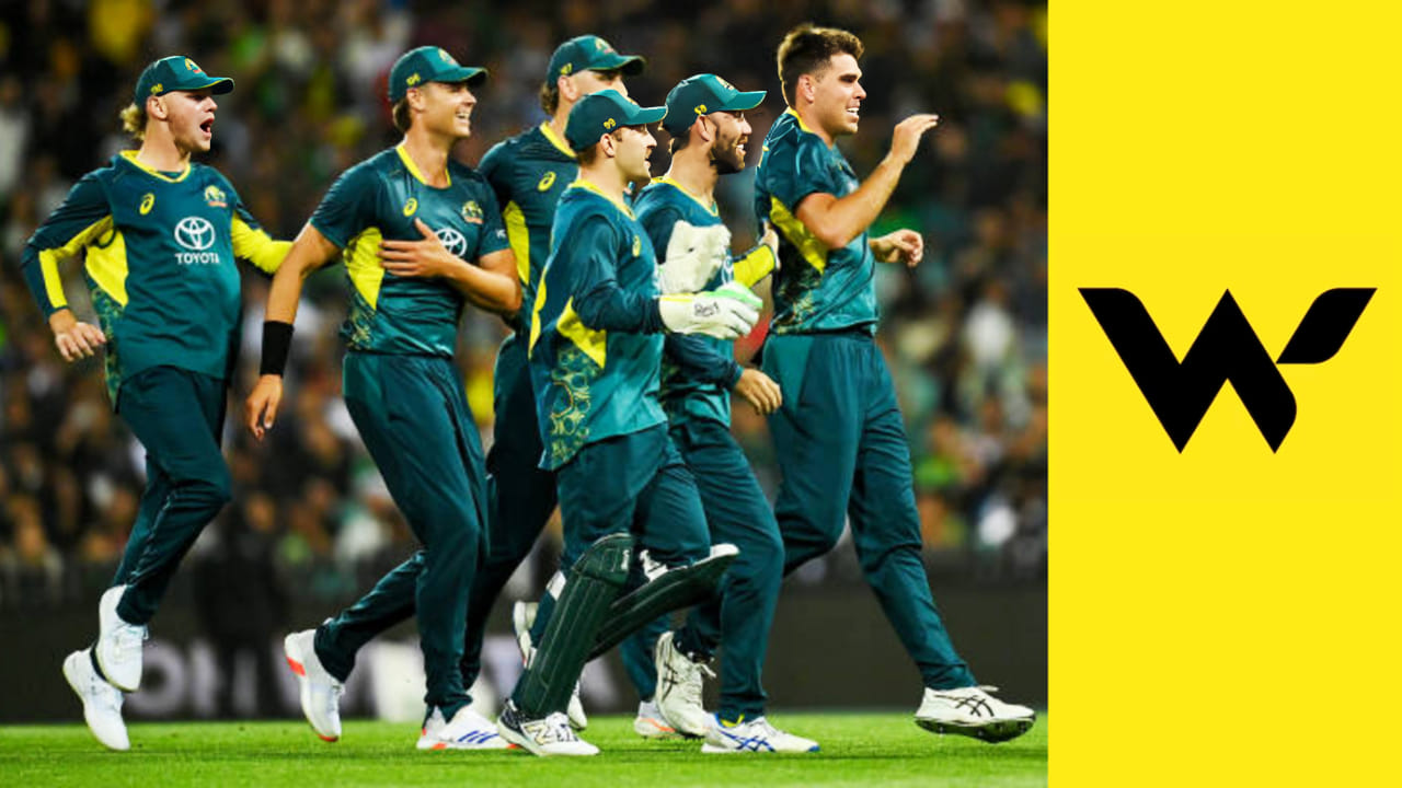 ಸೌತ್ ಆಫ್ರಿಕಾ ವಿರುದ್ಧದ 5 ಪಂದ್ಯಗಳ ಟಿ20 ಸರಣಿಯ ಮೊದಲ ಮ್ಯಾಚ್ನಲ್ಲಿ ಆಸ್ಟ್ರೇಲಿಯಾ ತಂಡವು ಭರ್ಜರಿ ಜಯ ಸಾಧಿಸಿದೆ. ಡಾರ್ವಿನ್ನ ಮರ್ರಾರ್ ಕ್ರಿಕೆಟ್ ಸ್ಟೇಡಿಯಂನಲ್ಲಿ ನಡೆದ ಈ ಪಂದ್ಯದಲ್ಲಿ ಟಾಸ್ ಗೆದ್ದ ಸೌತ್ ಆಫ್ರಿಕಾ ತಂಡದ ನಾಯಕ ಐಡೆನ್ ಮಾರ್ಕ್ರಾಮ್ ಬೌಲಿಂಗ್ ಆಯ್ದುಕೊಂಡಿದ್ದರು. ಅದರಂತೆ ಆಸ್ಟ್ರೇಲಿಯಾ ತಂಡ ಮೊದಲು ಬ್ಯಾಟಿಂಗ್ ಮಾಡಿತು.