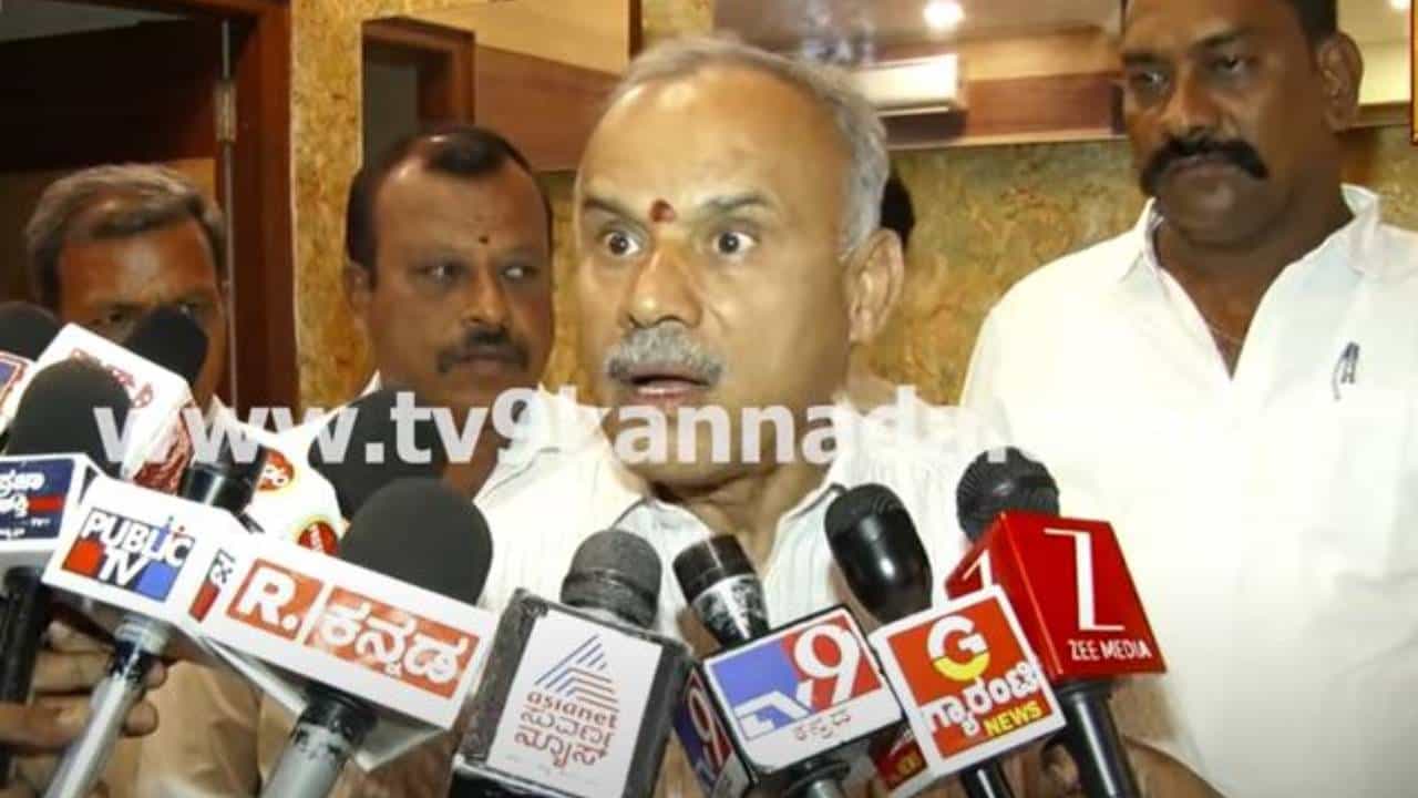 ಅನಕ್ಷರಸ್ಥ ಗ್ರಾ ಪಂ ಅಧ್ಯಕ್ಷರ ಶೋಷಣೆ, ಪಿಡಿಓಗಳ ಮೇಲೆ ಹರಿಹಾಯ್ದ ಬಿಜೆಪಿ ಶಾಸಕ ಸುರೇಶ್ ಗೌಡ ಅನಕ್ಷರಸ್ಥ ಗ್ರಾ ಪಂ ಅಧ್ಯಕ್ಷರ ಶೋಷಣೆ, ಪಿಡಿಓಗಳ ಮೇಲೆ ಹರಿಹಾಯ್ದ ಬಿಜೆಪಿ ಶಾಸಕ ಸುರೇಶ್ ಗೌಡ