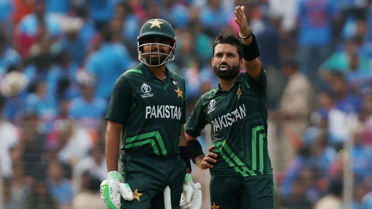 ಬಾಬರ್ ಆಝಂ ಮತ್ತು ಮೊಹಮ್ಮದ್ ರಿಜ್ವಾನ್ ಉತ್ತಮ ಆಟಗಾರರು, ಆದರೆ ಕ್ರಿಕೆಟ್ ಬದಲಾಗಿದೆ. ಹೀಗಾಗಿ ಇವರಿಬ್ಬರು ಟಿ20ಕ್ರಿಕೆಟ್​ಗೆ ಸೂಕ್ತರಲ್ಲ. ಇಂದು ಟಿ20 ಕ್ರಿಕೆಟ್‌ಗೆ ವಿಭಿನ್ನವಾದ ವಿಧಾನದ ಅಗತ್ಯವಿದೆ. ಈ ಚುಟುಕು ಆಟಕ್ಕೆ ತಮ್ಮ ದೃಷ್ಟಿಕೋನವನ್ನು ಸಂಪೂರ್ಣವಾಗಿ ಕಾರ್ಯಗತಗೊಳಿಸುವ ಆಟಗಾರರು ಬೇಕಾಗುತ್ತಾರೆ. ಹೀಗಾಗಿ ಇದೀಗ ಪಾಕಿಸ್ತಾನ ತಂಡಕ್ಕೆ ವಿಭಿನ್ನ ವಿಧಾನಗಳ ಅಗತ್ಯವಿದೆ.