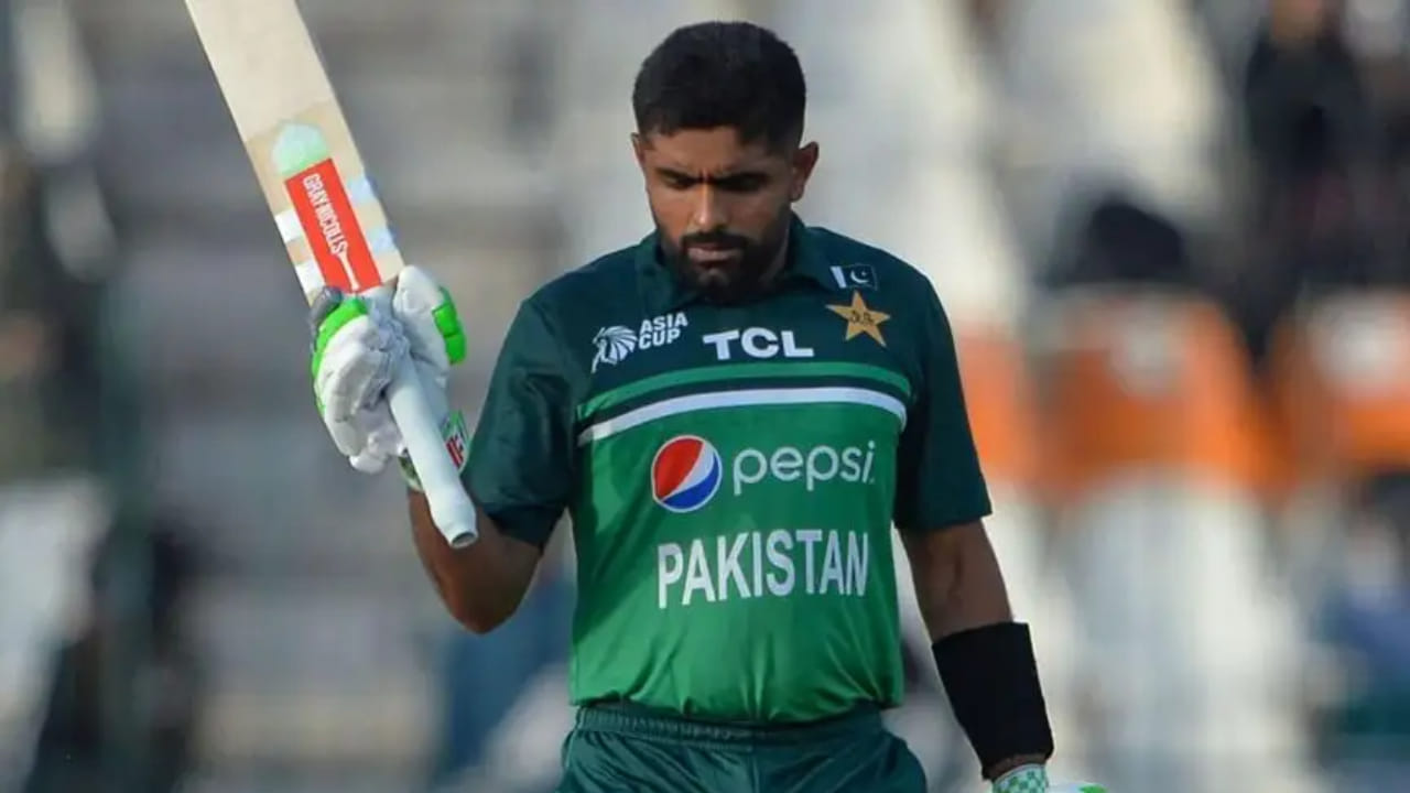 ಪಾಕಿಸ್ತಾನದ ಮಾಜಿ ನಾಯಕ ಬಾಬರ್ ಆಝಂ 2023 ರ ಏಷ್ಯಾಕಪ್‌ನ ಆರಂಭಿಕ ಪಂದ್ಯದಲ್ಲಿ ನೇಪಾಳ ವಿರುದ್ಧ 131 ಎಸೆತಗಳಲ್ಲಿ 151 ರನ್ ಬಾರಿಸಿದ್ದರು. ಈ ಇನ್ನಿಂಗ್ಸ್‌ನಲ್ಲಿ ಅವರು 14 ಬೌಂಡರಿ ಮತ್ತು 4 ಸಿಕ್ಸರ್‌ಗಳನ್ನು ಬಾರಿಸಿದ್ದರಯ. 