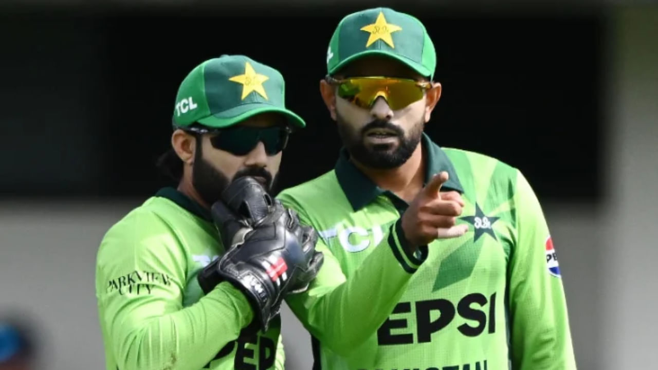 2025 ರ ಏಷ್ಯಾಕಪ್ ಸನಿಹವಾಗುತ್ತಿದ್ದಂತೆ ಈ ಟೂರ್ನಿಯಲ್ಲಿ ಭಾಗವಹಿಸುವ ಎಲ್ಲಾ ತಂಡಗಳು ತಮ್ಮ ಸಿದ್ಧತೆಯಲ್ಲಿ ನಿರತವಾಗಿವೆ. ಹಾಗೆಯೇ ಎಲ್ಲಾ ಮಂಡಳಿಗಳು ತಮ್ಮ ತಮ್ಮ ತಂಡಗಳನ್ನು ಪ್ರಕಟಿಸಿವೆ. ಇದರಲ್ಲಿ ಪಾಕಿಸ್ತಾನವೂ ಸೇರಿದ್ದು, ಈಗಾಗಲೇ ಅದರ ಮಂಡಳಿ ಈ ಟೂರ್ನಿಗೆ ತನ್ನ ತಂಡವನ್ನು ಸಹ ಪ್ರಕಟಿಸಿದೆ. ಆದರೆ ಈ ತಂಡದಲ್ಲಿ ಅನುಭವಿಗಳಾದ ಬಾಬರ್ ಆಝಂ ಹಾಗೂ ಮೊಹಮ್ಮದ್ ರಿಜ್ವಾನ್​ಗೆ ಅವಕಾಶ ಸಿಕ್ಕಿಲ್ಲ.