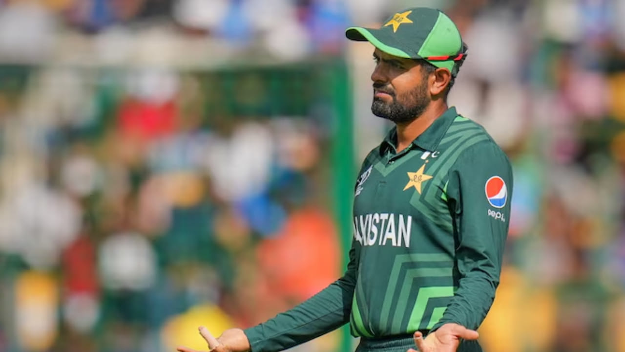 Asia Cup 2025: ಪತ್ರಿಕಾಗೋಷ್ಠಿಯಲ್ಲಿ ಬಾಬರ್ ಆಝಂ ಮಾನ ಕಳೆದ ತಂಡದ ಹೆಡ್ ಕೋಚ್