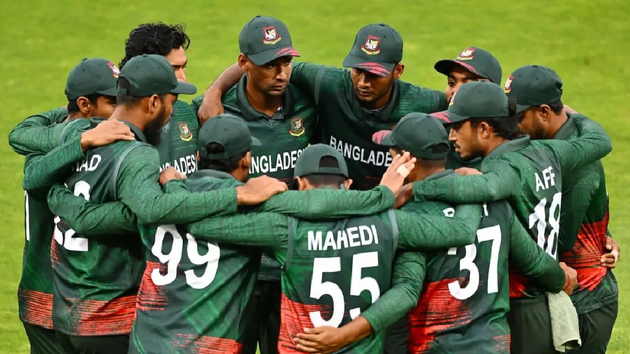 ಬಾಂಗ್ಲಾದೇಶ್ ತಂಡ: ಲಿಟ್ಟನ್ ದಾಸ್ (ನಾಯಕ), ತಂಜಿದ್ ಹಸನ್, ಪರ್ವೇಝ್ ಹೊಸೈನ್ ಎಮನ್, ಸೈಫ್ ಹಸನ್, ತೌಹಿದ್ ಹೃದೋಯ್, ಝಾಕರ್ ಅಲಿ, ಶಮೀಮ್ ಹೊಸೈನ್, ಕಾಜಿ ನೂರುಲ್ ಹಸನ್ ಸೋಹನ್, ಸಾಕಿಬ್ ಮಹೇದಿ ಹಸನ್, ರಿಶಾದ್ ಹೊಸೈನ್, ನಸುಮ್ ಅಹ್ಮದ್, ಮುಸ್ತಾಫಿಝುರ್ ರಹಮಾನ್, ತನ್ಜಿ ಶೈಫ್ ಉದ್ದೀನ್.

