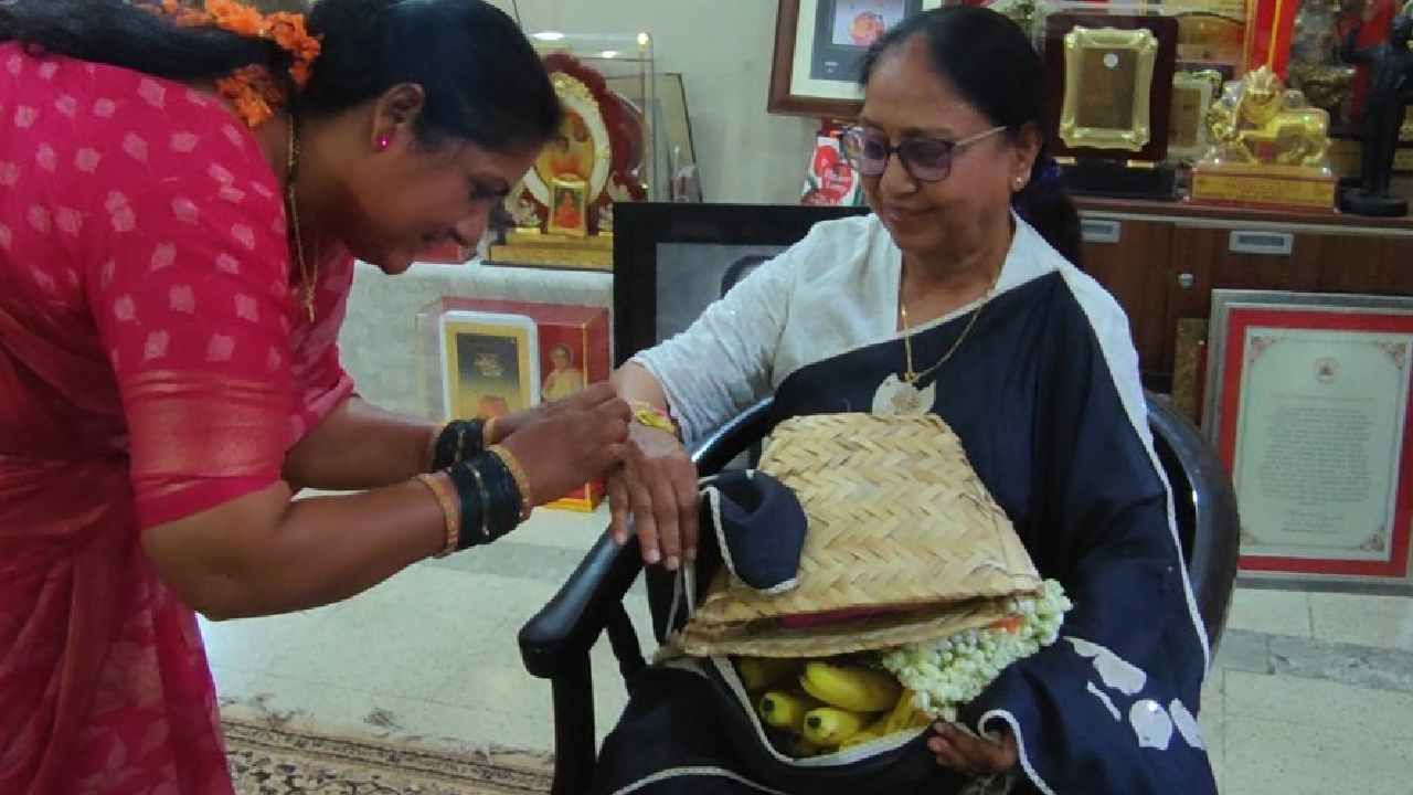 ಬಾನು ಮುಷ್ತಾಕ್ ಗೆ ಹಿಂದೂ ಸಂಪ್ರದಾಯದಂತೆ ಬಾಗಿನ, ಮೈಸೂರು ದಸರಾ ಉದ್ಘಾಟನೆ ಬಗ್ಗೆ ಲೇಖಕಿ ಹೇಳಿದ್ದಿಷ್ಟು ಬಾನು ಮುಷ್ತಾಕ್ ಗೆ ಹಿಂದೂ ಸಂಪ್ರದಾಯದಂತೆ ಬಾಗಿನ, ಮೈಸೂರು ದಸರಾ ಉದ್ಘಾಟನೆ ಬಗ್ಗೆ ಲೇಖಕಿ ಹೇಳಿದ್ದಿಷ್ಟು