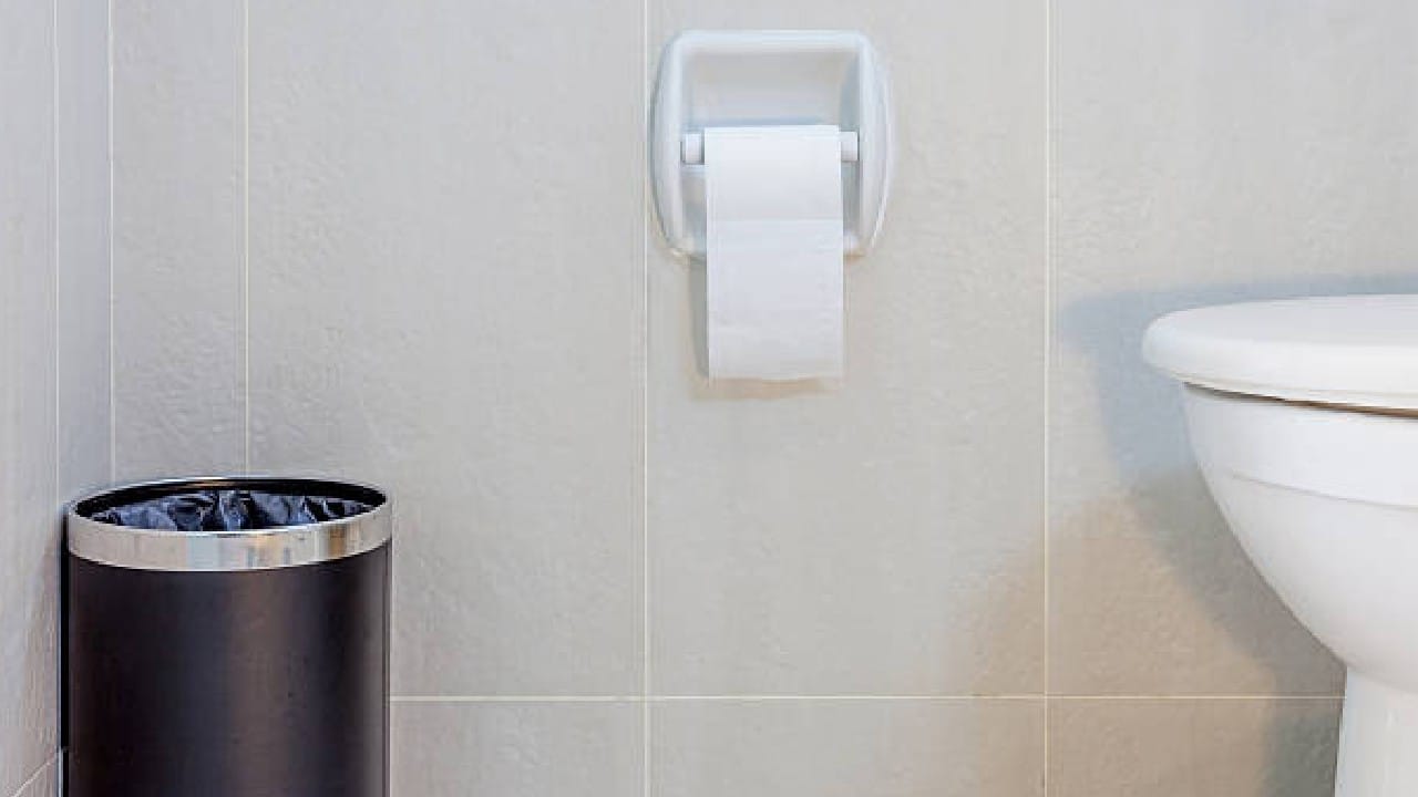 ಮುಂಬೈನಲ್ಲಿ ರೈಲಿನ ಬಾತ್ ರೂಂ ಒಳಗೆ 3 ವರ್ಷದ ಬಾಲಕನ ನಿಗೂಢ ಸಾವು ಮುಂಬೈನಲ್ಲಿ ರೈಲಿನ ಬಾತ್ ರೂಂ ಒಳಗೆ 3 ವರ್ಷದ ಬಾಲಕನ ನಿಗೂಢ ಸಾವು