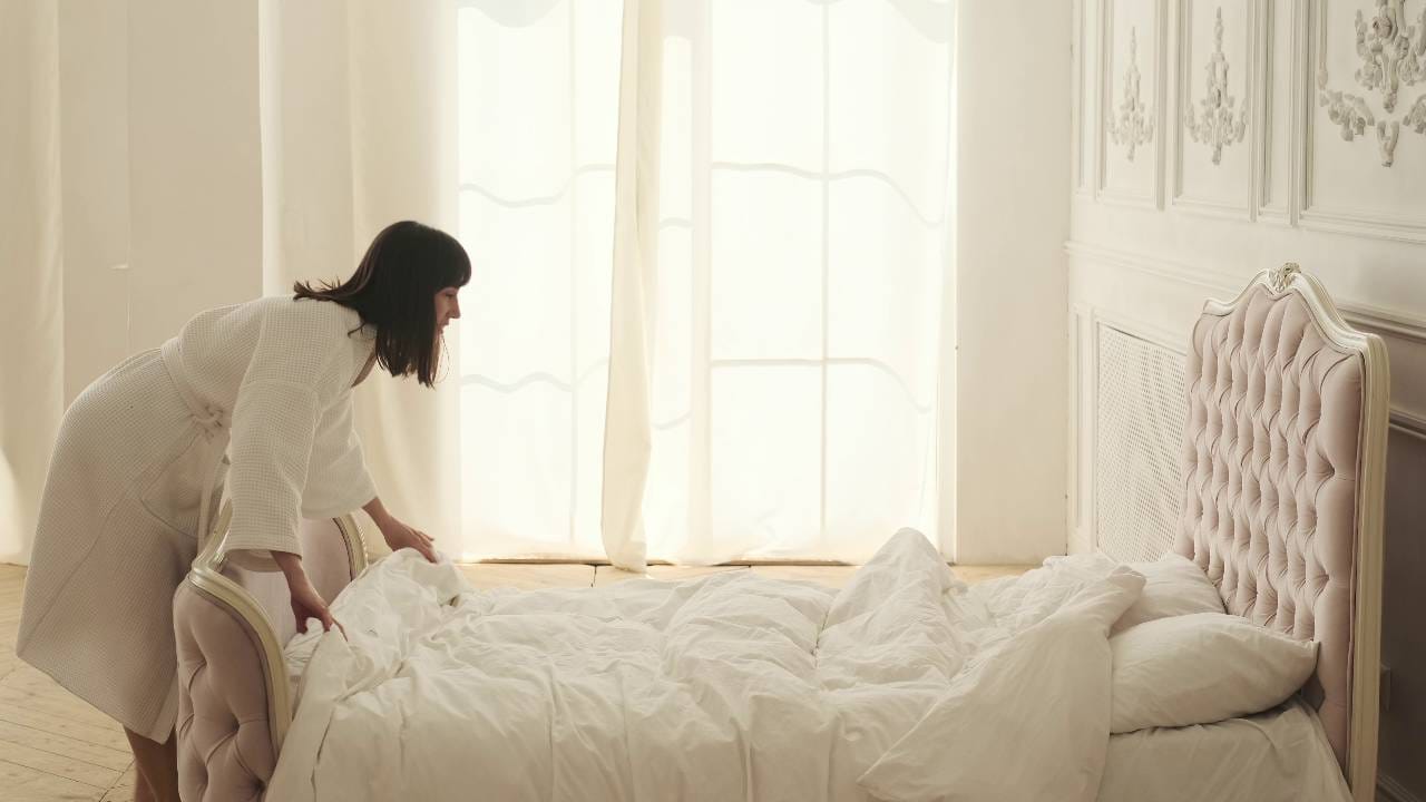 ಒಳ ಒಡುಪು, ಬೆಡ್ಶೀಟ್ಗಳನ್ನು ಎಷ್ಟು ಬಾರಿ ತೊಳೆಯಬೇಕು? ತಜ್ಞರು ಈ ಬಗ್ಗೆ ಏನು ಹೇಳ್ತಾರೆ ನೋಡಿ ಒಳ ಒಡುಪು, ಬೆಡ್ಶೀಟ್ಗಳನ್ನು ಎಷ್ಟು ಬಾರಿ ತೊಳೆಯಬೇಕು? ತಜ್ಞರು ಈ ಬಗ್ಗೆ ಏನು ಹೇಳ್ತಾರೆ ನೋಡಿ