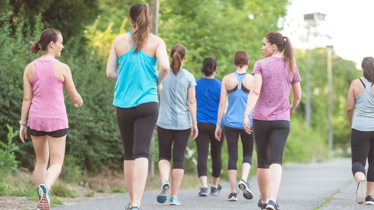 ದಿನಕ್ಕೆ 10 ಸಾವಿರ ಹೆಜ್ಜೆಗಳನ್ನು ನಡೆಯಿರಿ, ಈ ಎಲ್ಲಾ ಆರೋಗ್ಯ ಪ್ರಯೋಜನಗಳನ್ನು ಪಡೆಯಿರಿ ದಿನಕ್ಕೆ 10 ಸಾವಿರ ಹೆಜ್ಜೆಗಳನ್ನು ನಡೆಯಿರಿ, ಈ ಎಲ್ಲಾ ಆರೋಗ್ಯ ಪ್ರಯೋಜನಗಳನ್ನು ಪಡೆಯಿರಿ