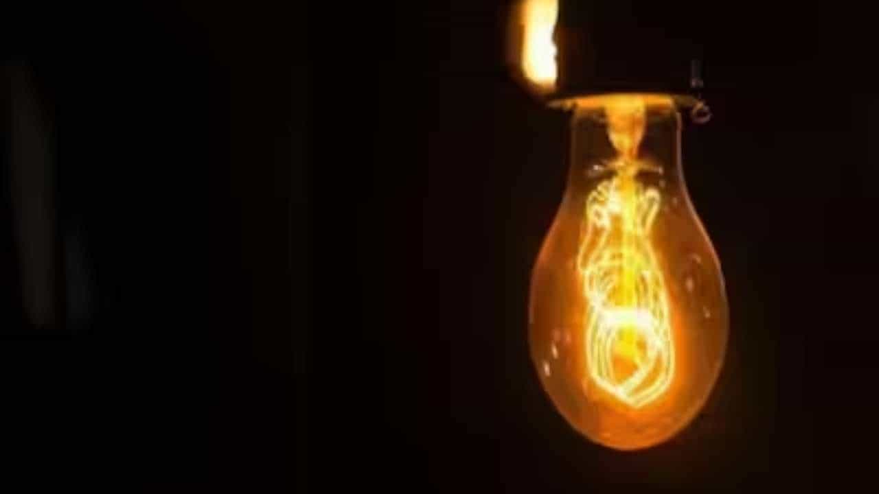Power Cut: ವೀಕೆಂಡ್​​​ನಲ್ಲಿ ಬೆಂಗಳೂರಿಗರಿಗೆ ತಟ್ಟಲಿದೆ ಪವರ್ ಕಟ್ ಬಿಸಿ: ಈ ನಗರಗಳಲ್ಲಿ ವಿದ್ಯುತ್ ಕಡಿತ
