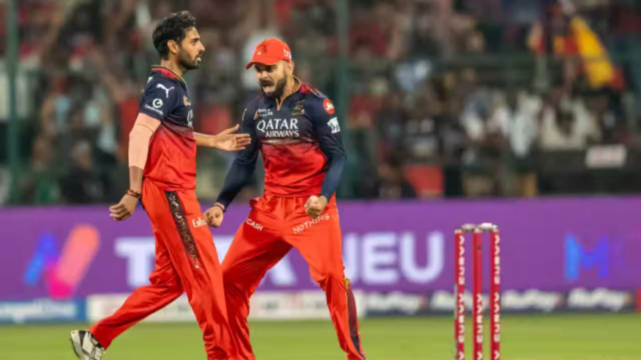 ಒಂದು ವೇಳೆ ನಾವು ಮೊಹಮ್ಮದ್ ಸಿರಾಜ್ ಅವರನ್ನು ತಂಡದಲ್ಲಿ ಉಳಿಸಿಕೊಂಡದ್ದರೆ ಭುವನೇಶ್ವರ್ ಅವರನ್ನು ಹರಾಜಿನಲ್ಲಿ ಖರೀದಿಸುವುದು ಕಷ್ಟಕರವಾಗುತ್ತಿತ್ತು. ಏಕೆಂದರೆ ಹರಾಜಿನಲ್ಲಿ ಬಜೆಟ್ ಮತ್ತು ಆಟಗಾರರ ಆದ್ಯತೆಯನ್ನು ಸಮತೋಲನಗೊಳಿಸುವುದು ಅಗತ್ಯವಾಗಿತ್ತು ಎಂದು ಬೊಬಾಟ್ ಸ್ಪಷ್ಟಪಡಿಸಿದ್ದಾರೆ.