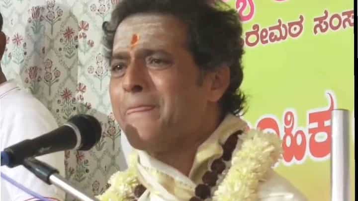 ವೀರಶೈವ-ಲಿಂಗಾಯತ ಅಧ್ಯಯನ ಪೀಠಕ್ಕಾಗಿ ಕಣ್ಣಿರಿಟ್ಟ ಸ್ವಾಮೀಜಿ, ಸರ್ಕಾರದ ನಡೆಗೆ ಬೇಸರ ವೀರಶೈವ-ಲಿಂಗಾಯತ ಅಧ್ಯಯನ ಪೀಠಕ್ಕಾಗಿ ಕಣ್ಣಿರಿಟ್ಟ ಸ್ವಾಮೀಜಿ, ಸರ್ಕಾರದ ನಡೆಗೆ ಬೇಸರ