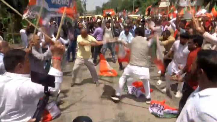 Video: ಮತದಾರರ ಅಧಿಕಾರ ಯಾತ್ರೆಯಲ್ಲಿ ಪ್ರಧಾನಿಯ ನಿಂದನೆ, ಕಾಂಗ್ರೆಸ್, ಬಿಜೆಪಿ ಕಾರ್ಯಕರ್ತರ ನಡುವೆ ಹೊಡೆದಾಟ Video: ಮತದಾರರ ಅಧಿಕಾರ ಯಾತ್ರೆಯಲ್ಲಿ ಪ್ರಧಾನಿಯ ನಿಂದನೆ, ಕಾಂಗ್ರೆಸ್, ಬಿಜೆಪಿ ಕಾರ್ಯಕರ್ತರ ನಡುವೆ ಹೊಡೆದಾಟ