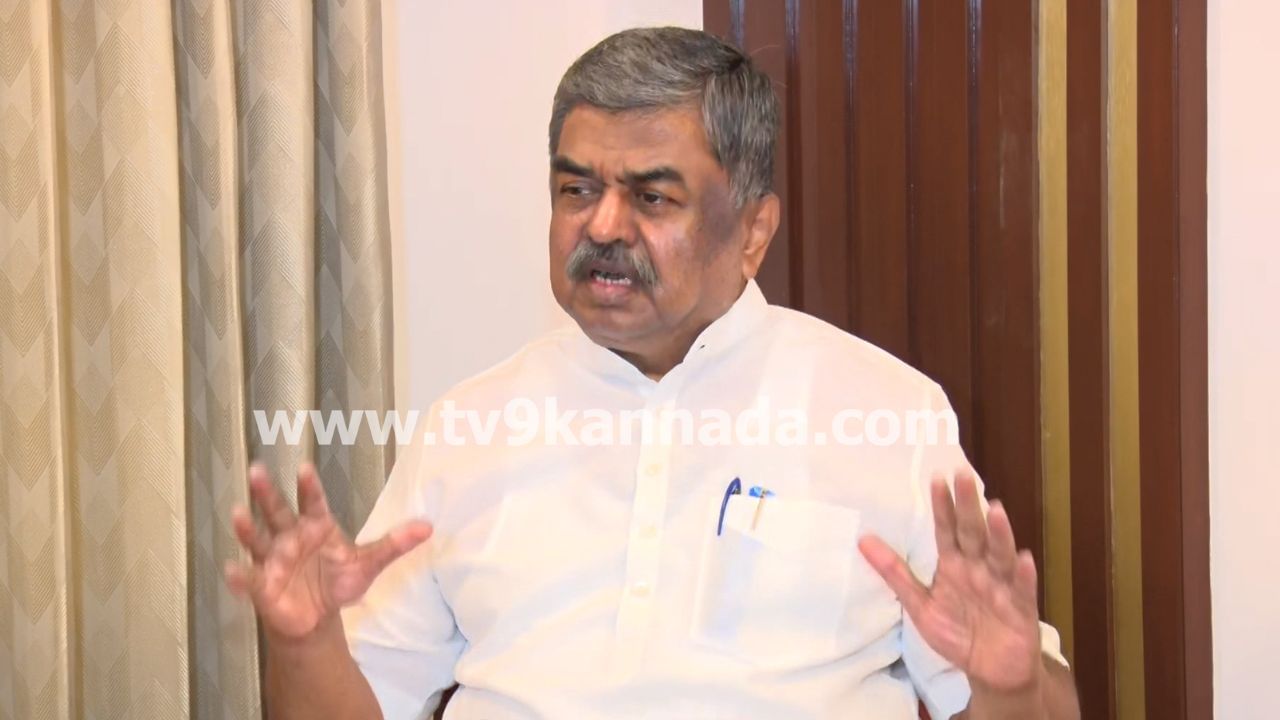 ಕೆಪಿಸಿಸಿ ಅಧ್ಯಕ್ಷರಾಗಿ ಆರ್ಎಸ್ಎಸ್ ಗೀತೆ ಹಾಡಿದ್ದರೆ ಡಿಕೆ ಶಿವಕುಮಾರ್ ಕ್ಷಮೆ ಕೇಳಬೇಕು: ಬಿಕೆ ಹರಿಪ್ರಸಾದ್ ಆಗ್ರಹ ಕೆಪಿಸಿಸಿ ಅಧ್ಯಕ್ಷರಾಗಿ ಆರ್ಎಸ್ಎಸ್ ಗೀತೆ ಹಾಡಿದ್ದರೆ ಡಿಕೆ ಶಿವಕುಮಾರ್ ಕ್ಷಮೆ ಕೇಳಬೇಕು: ಬಿಕೆ ಹರಿಪ್ರಸಾದ್ ಆಗ್ರಹ