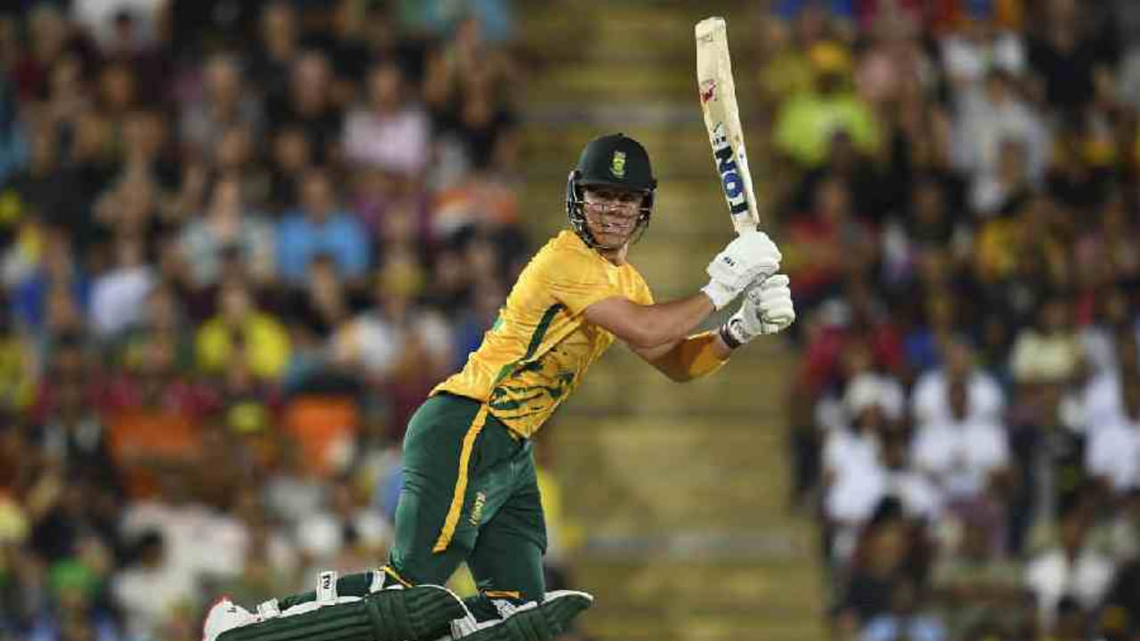 ಇದೀಗ ಬ್ರೆವಿಸ್ ತಮ್ಮ ಮೊದಲ ಆಸ್ಟ್ರೇಲಿಯಾ ಪ್ರವಾಸದಲ್ಲಿಯೇ ಕಿಂಗ್ ಕೊಹ್ಲಿಯ ದಾಖಲೆ ಮುರಿದಿದ್ದಾರೆ. ಡೆವಾಲ್ಡ್ ಬ್ರೆವಿಸ್ ಆಡಿದ ಮೂರು ಟಿ20 ಅಂತರರಾಷ್ಟ್ರೀಯ ಪಂದ್ಯಗಳಲ್ಲಿ ಒಟ್ಟು 14 ಸಿಕ್ಸರ್‌ಗಳನ್ನು ಬಾರಿಸಿದ್ದಾರೆ, ಇದರೊಂದಿಗೆ ಅವರು ಕೊಹ್ಲಿಯ 13 ಸಿಕ್ಸರ್‌ಗಳ ದಾಖಲೆಯನ್ನು ಮುರಿಯುವಲ್ಲಿ ಯಶಸ್ವಿಯಾಗಿದ್ದಾರೆ.