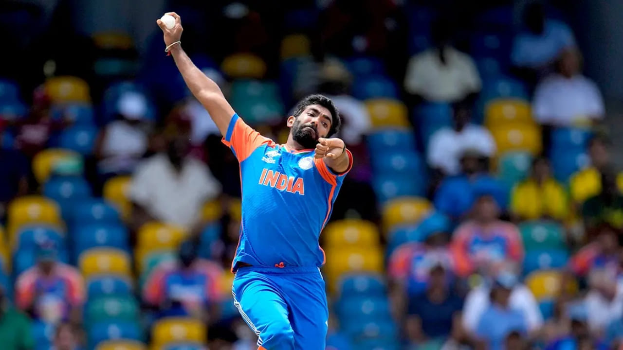 ಜಸ್ಪ್ರೀತ್ ಬುಮ್ರಾ ಕೂಡ ಐಪಿಎಲ್​ನಲ್ಲಿ ಉತ್ತಮ ಪ್ರದರ್ಶನ ನೀಡಿದ್ದರು. ಹಾಗೆಯೇ ಇಂಗ್ಲೆಂಡ್ ವಿರುದ್ಧ 5 ಪಂದ್ಯಗಳ ಟೆಸ್ಟ್ ಸರಣಿಯನ್ನು ಆಡಿದ್ದರು. ಆದಾಗ್ಯೂ ಏಷ್ಯಾಕಪ್‌ನಲ್ಲಿ ಅವರಿಗೆ ವಿಶ್ರಾಂತಿ ನೀಡಬಹುದು. ಏಕೆಂದರೆ ಈ ಟೂರ್ನಮೆಂಟ್ ಮುಗಿದ ತಕ್ಷಣ ಭಾರತ, ವೆಸ್ಟ್ ಇಂಡೀಸ್ ವಿರುದ್ಧ ಎರಡು ಪಂದ್ಯಗಳ ಟೆಸ್ಟ್ ಸರಣಿಯನ್ನು ಆಡಬೇಕಾಗಿದೆ. ಹೀಗಾಗಿ ಬುಮ್ರಾರನ್ನು ಟೆಸ್ಟ್​ನಲ್ಲಿ ಆಡಿಸಲು ಬಿಸಿಸಿಐ ಚಿಂತಿಸಿದೆ.