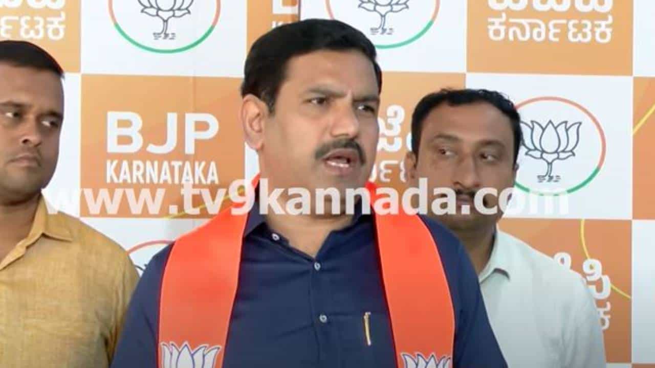 ಮಹದೇವಪುರ ಮಾತ್ರ ಯಾಕೆ? ಶಿವಾಜಿನಗರ ಮತ್ತು ಚಾಮರಾಜಪೇಟೆ ಕ್ಷೇತ್ರಗಳ ಮೇಲೂ ಚರ್ಚೆಯಾಗಲಿ: ವಿಜಯೇಂದ್ರ ಮಹದೇವಪುರ ಮಾತ್ರ ಯಾಕೆ? ಶಿವಾಜಿನಗರ ಮತ್ತು ಚಾಮರಾಜಪೇಟೆ ಕ್ಷೇತ್ರಗಳ ಮೇಲೂ ಚರ್ಚೆಯಾಗಲಿ: ವಿಜಯೇಂದ್ರ
