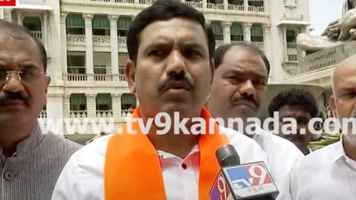 ತನಿಖೆ ಅಂತ ಧರ್ಮಸ್ಥಳದಲ್ಲಿ ಉತ್ಖನನ ನಡೆಸಿ ಧಾರ್ಮಿಕ ಭಾವನೆಗಳಿಗೆ ಧಕ್ಕೆಯುಂಟು ಮಾಡಲಾಗುತ್ತಿದೆ: ವಿಜಯೇಂದ್ರ ತನಿಖೆ ಅಂತ ಧರ್ಮಸ್ಥಳದಲ್ಲಿ ಉತ್ಖನನ ನಡೆಸಿ ಧಾರ್ಮಿಕ ಭಾವನೆಗಳಿಗೆ ಧಕ್ಕೆಯುಂಟು ಮಾಡಲಾಗುತ್ತಿದೆ: ವಿಜಯೇಂದ್ರ