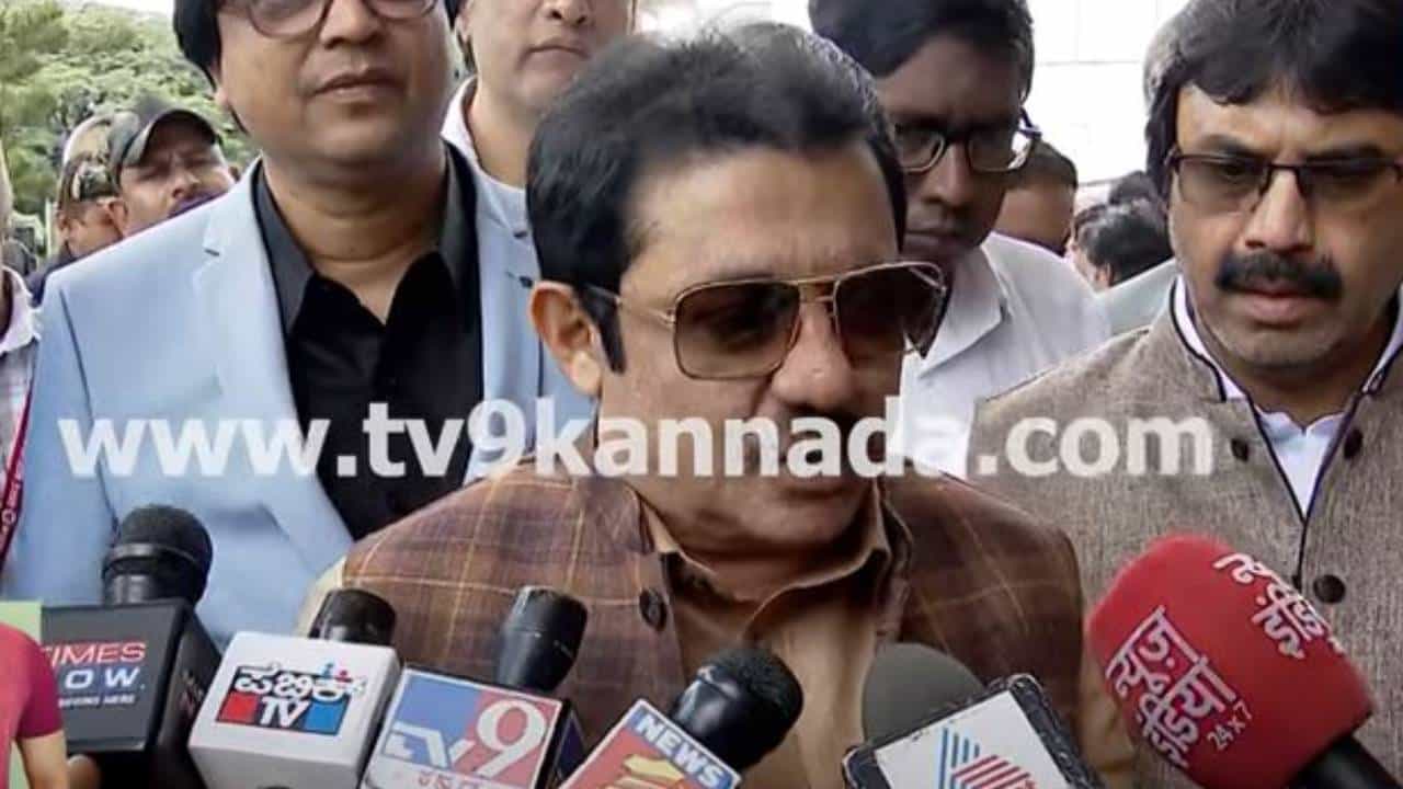 ಸಾಧನೆಗೈದಿರುವ ಅಲ್ಪಸಂಖ್ಯಾತ ಸಮುದಾಯ ವಿದ್ಯಾರ್ಥಿಗಳಿಗೆ ಲ್ಯಾಪ್​ಟಾಪ್ ಉಡುಗೊರೆಯಾಗಿ ನೀಡಿದ ಜಮೀರ್