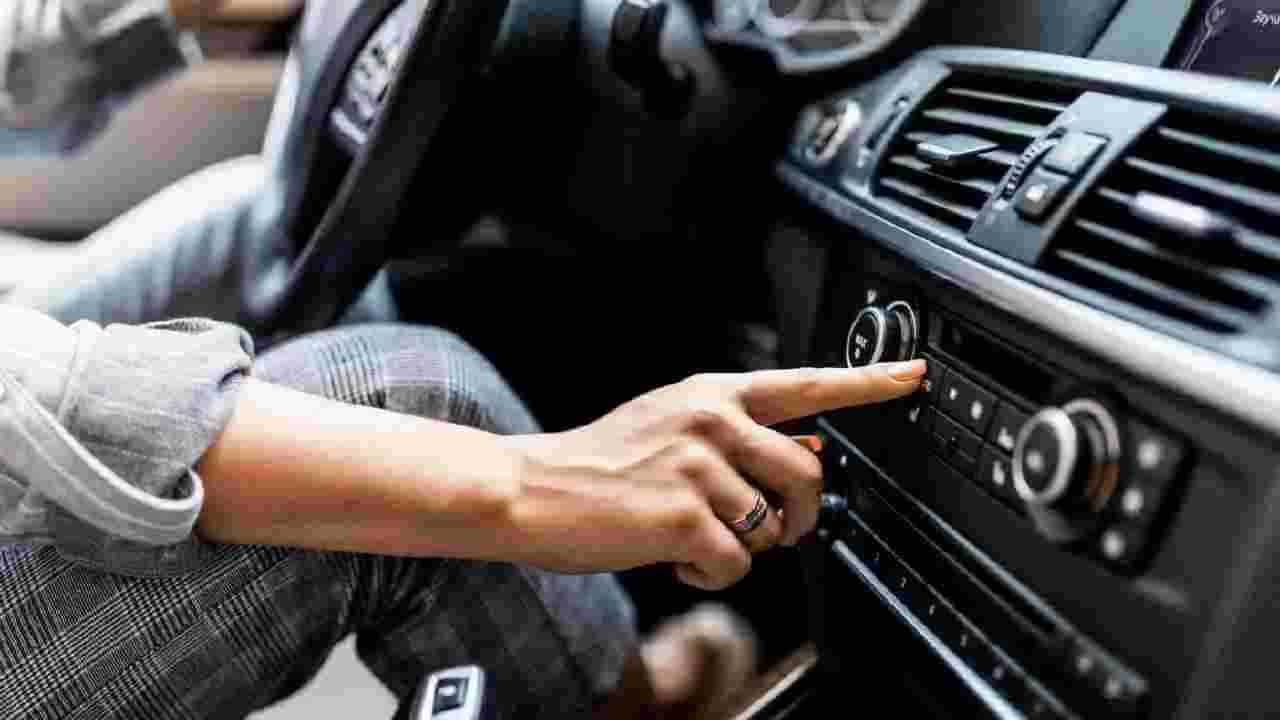 Auto Tips: ಎಸಿ ಆನ್ ಮಾಡುವುದರಿಂದ ಕಾರಿನ ಮೈಲೇಜ್ ಎಷ್ಟು ಕಡಿಮೆಯಾಗುತ್ತದೆ?