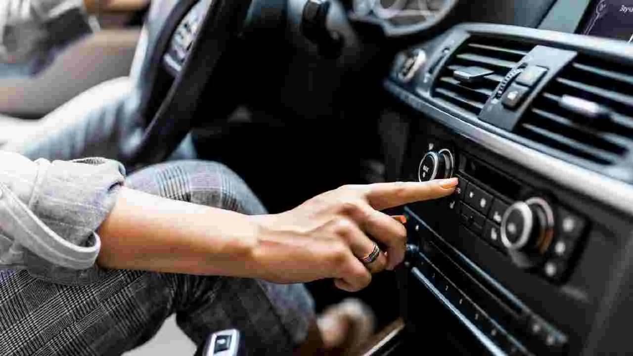 Auto Tips: ಎಸಿ ಆನ್ ಮಾಡುವುದರಿಂದ ಕಾರಿನ ಮೈಲೇಜ್ ಎಷ್ಟು ಕಡಿಮೆಯಾಗುತ್ತದೆ? Auto Tips: ಎಸಿ ಆನ್ ಮಾಡುವುದರಿಂದ ಕಾರಿನ ಮೈಲೇಜ್ ಎಷ್ಟು ಕಡಿಮೆಯಾಗುತ್ತದೆ?