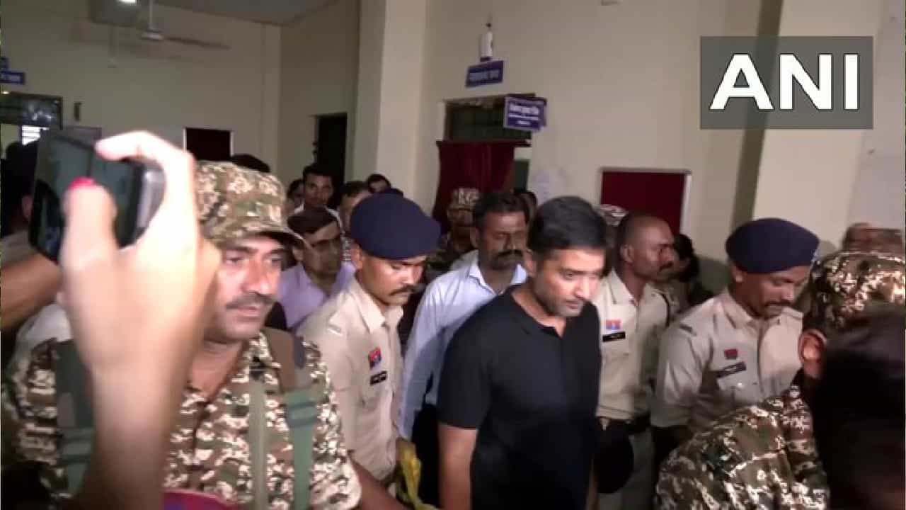 ಛತ್ತೀಸ್ಗಢ ಮದ್ಯ ಹಗರಣ; ಮಾಜಿ ಸಿಎಂ ಭೂಪೇಶ್ ಬಾಘೇಲ್ ಮಗ ಚೈತನ್ಯ ಬಾಘೇಲ್ಗೆ 14 ದಿನಗಳ ನ್ಯಾಯಾಂಗ ಬಂಧನ ಛತ್ತೀಸ್ಗಢ ಮದ್ಯ ಹಗರಣ; ಮಾಜಿ ಸಿಎಂ ಭೂಪೇಶ್ ಬಾಘೇಲ್ ಮಗ ಚೈತನ್ಯ ಬಾಘೇಲ್ಗೆ 14 ದಿನಗಳ ನ್ಯಾಯಾಂಗ ಬಂಧನ